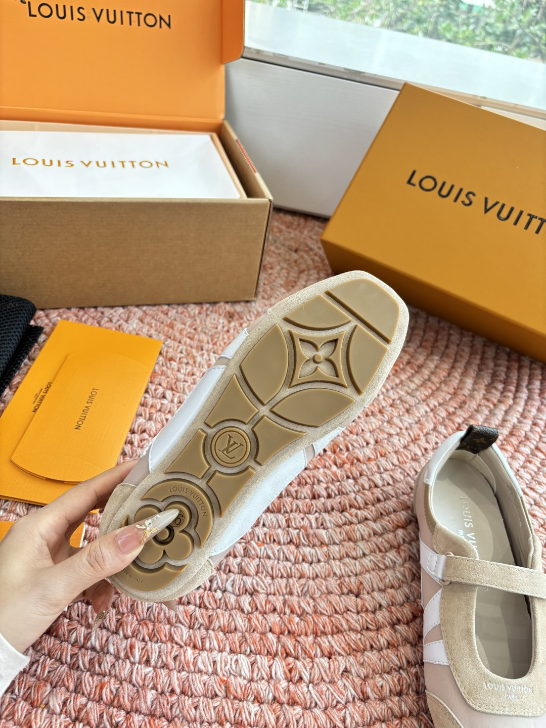 🌾G000所见即所得2026年春夏秀场上推出的 LV Footprint Soccer 芭蕾运动鞋是 P