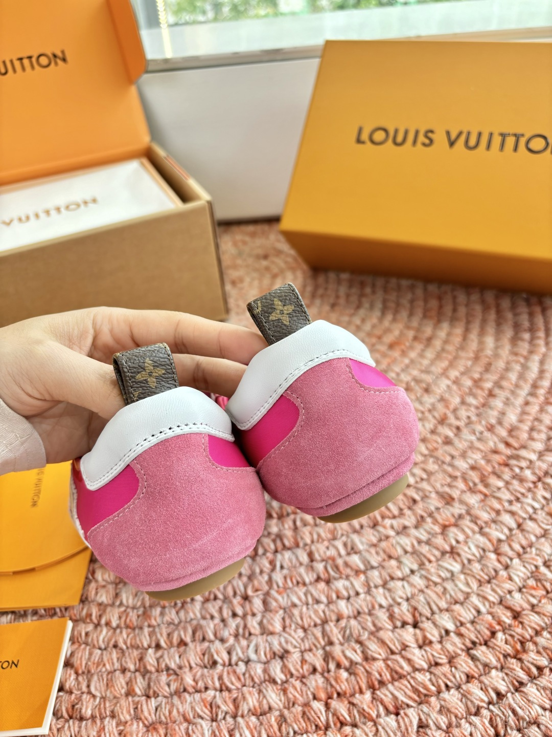 🌾G000所见即所得2026年春夏秀场上推出的 LV Footprint Soccer 芭蕾运动鞋是 P