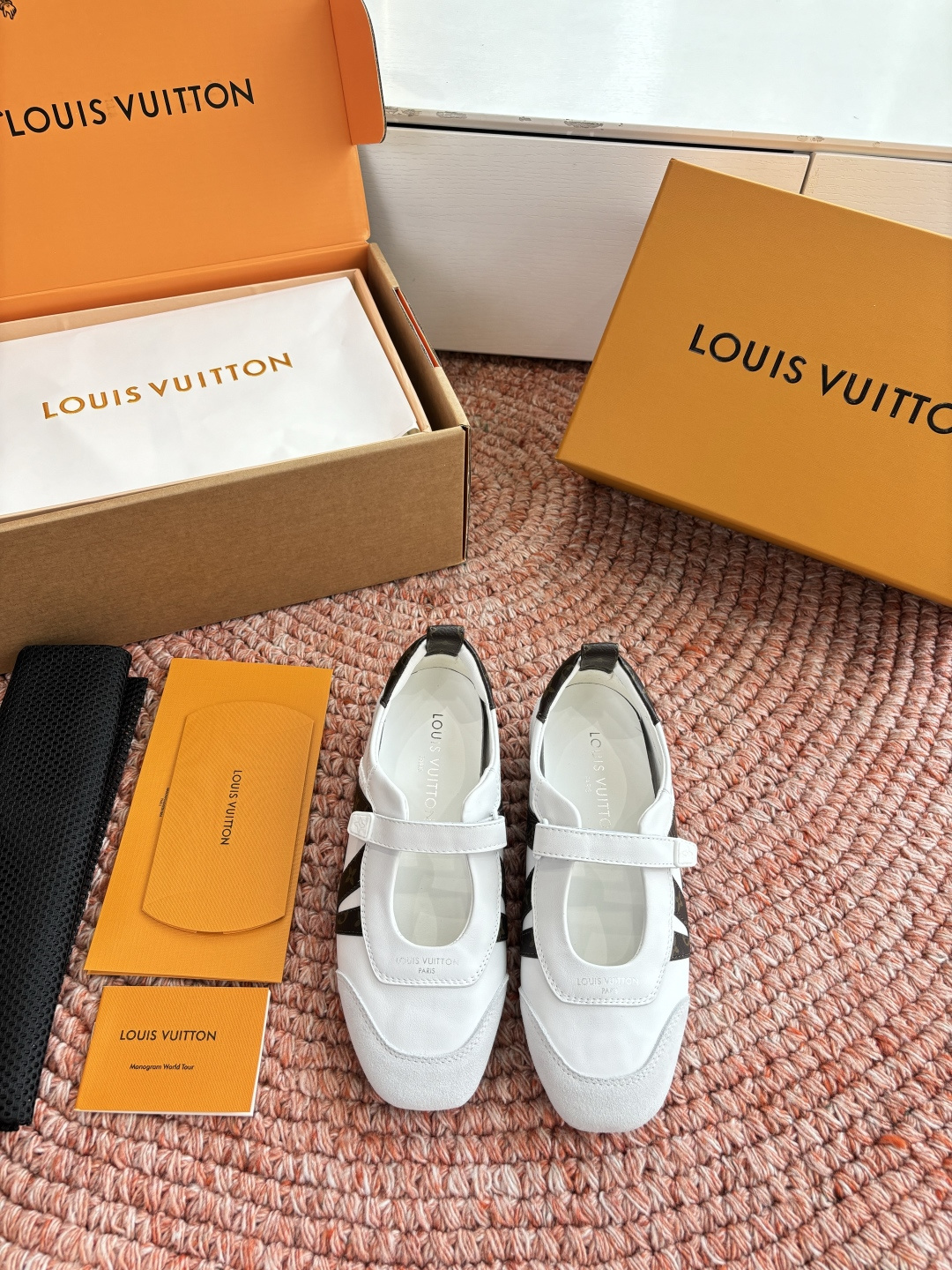 🌾G000所见即所得2026年春夏秀场上推出的 LV Footprint Soccer 芭蕾运动鞋是 P