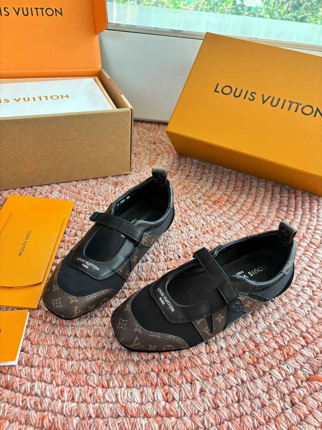 🌾G000所见即所得2026年春夏秀场上推出的 LV Footprint Soccer 芭蕾运动鞋是 P