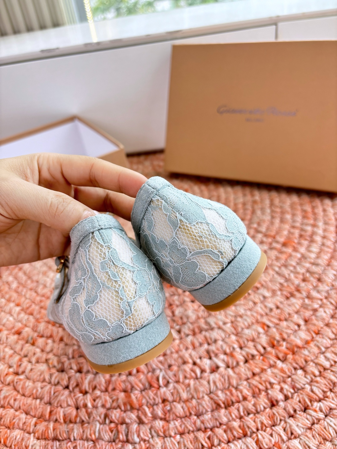 🌾G305😀GianvitoRossi吉安维托罗西 平底 系列经典粉色羊反绒皮&粉色小羊皮超级百搭的一款