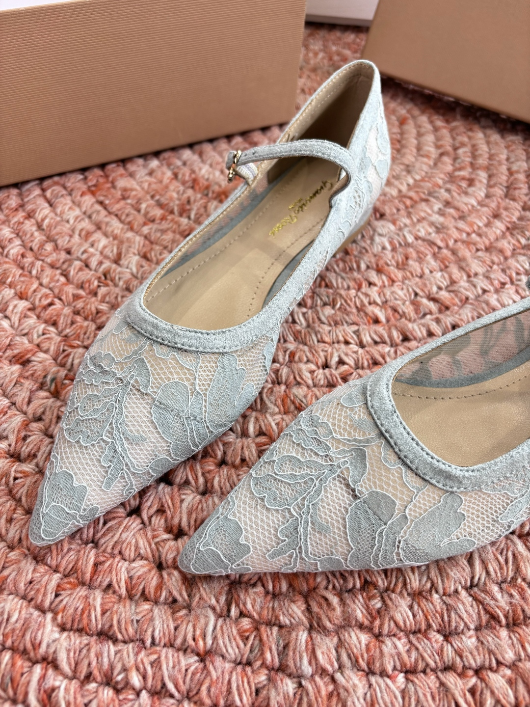 🌾G305😀GianvitoRossi吉安维托罗西 平底 系列经典粉色羊反绒皮&粉色小羊皮超级百搭的一款