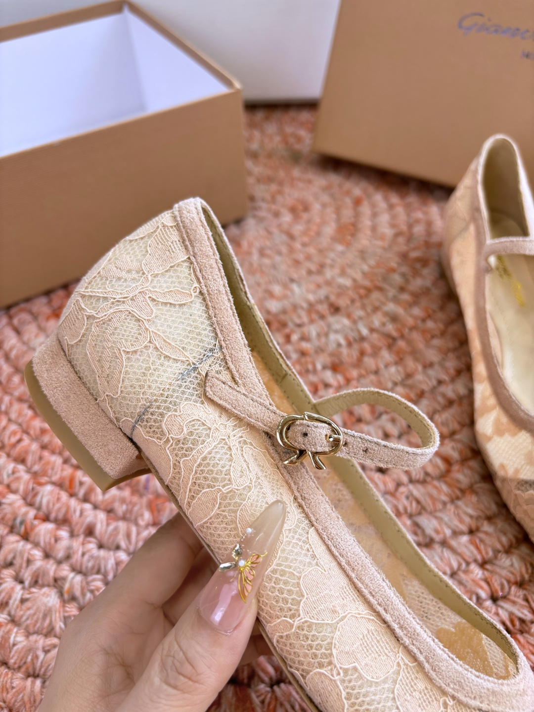 🌾G305😀GianvitoRossi吉安维托罗西 平底 系列经典粉色羊反绒皮&粉色小羊皮超级百搭的一款