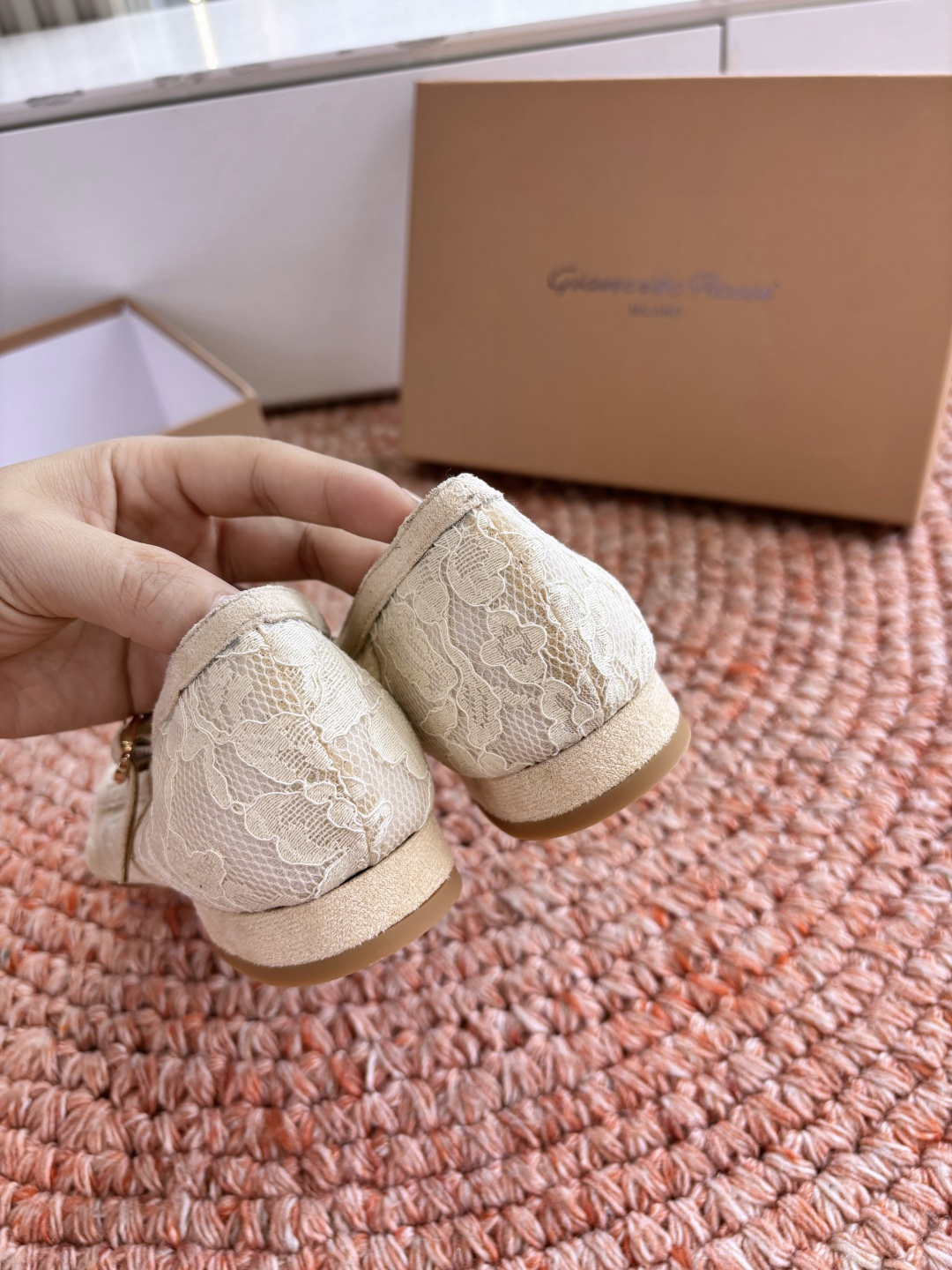 🌾G305😀GianvitoRossi吉安维托罗西 平底 系列经典粉色羊反绒皮&粉色小羊皮超级百搭的一款