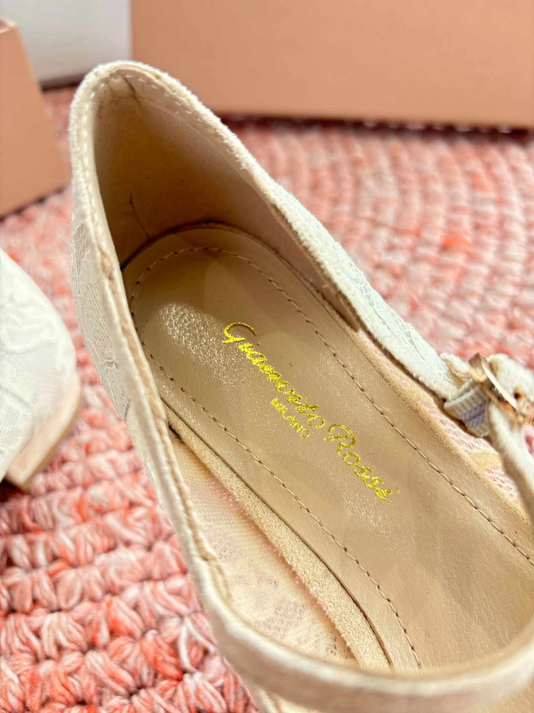 🌾G305😀GianvitoRossi吉安维托罗西 平底 系列经典粉色羊反绒皮&粉色小羊皮超级百搭的一款