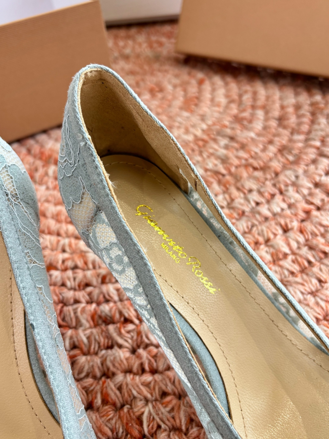 🌾G305😀GianvitoRossi吉安维托罗西 平底 系列经典粉色羊反绒皮&粉色小羊皮超级百搭的一款