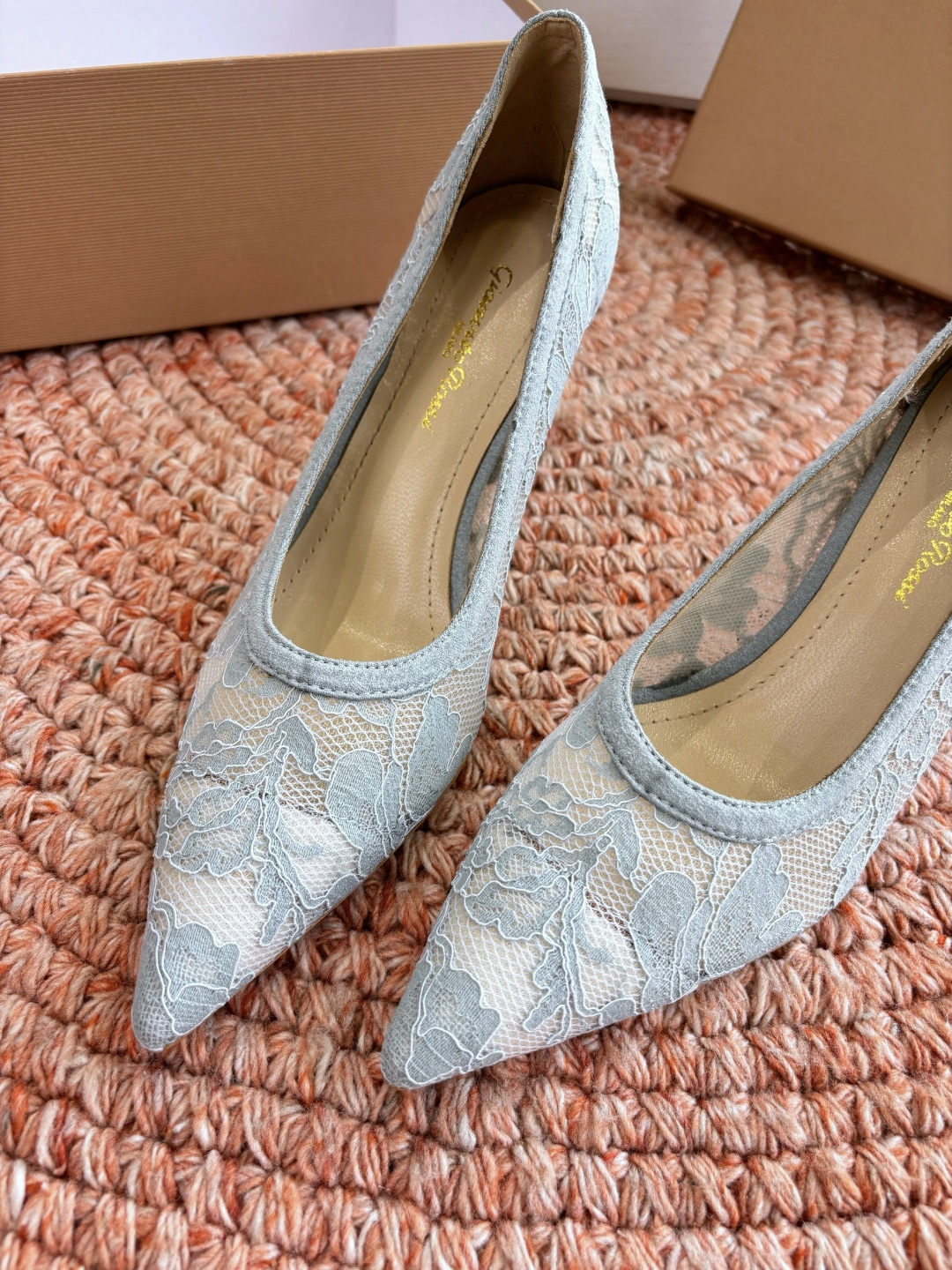 🌾G305😀GianvitoRossi吉安维托罗西 平底 系列经典粉色羊反绒皮&粉色小羊皮超级百搭的一款