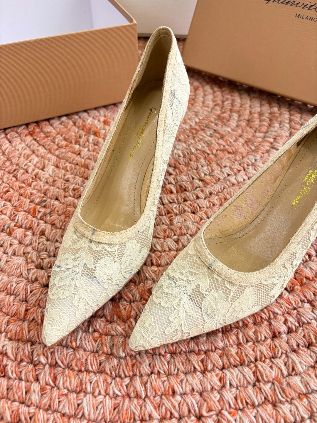 🌾G305😀GianvitoRossi吉安维托罗西 平底 系列经典粉色羊反绒皮&粉色小羊皮超级百搭的一款