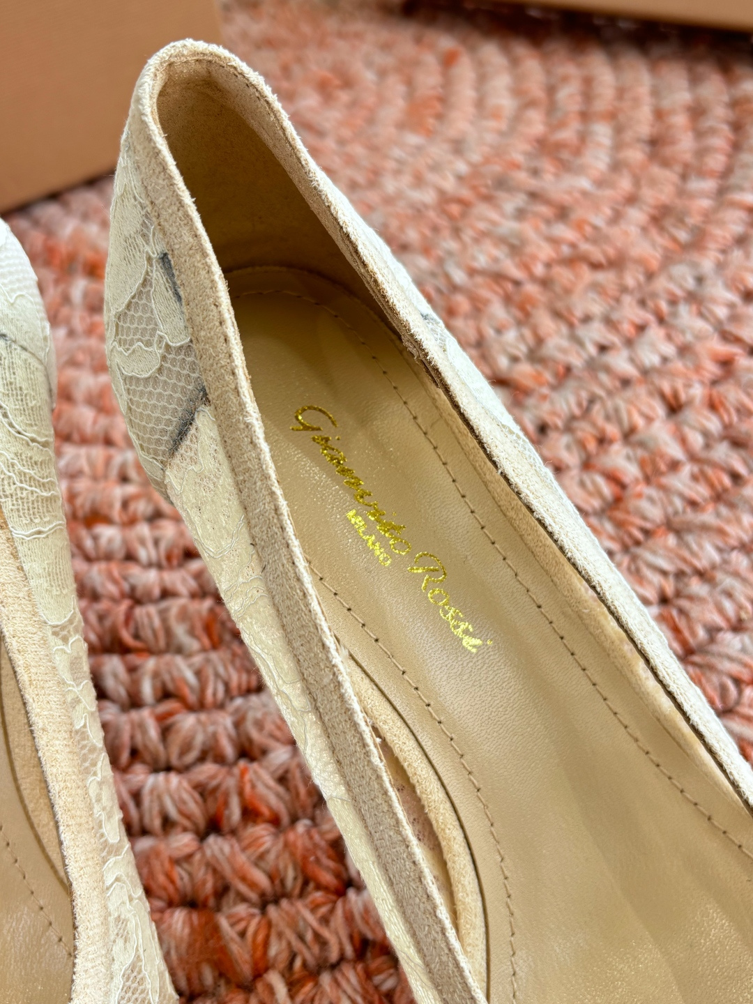 🌾G305😀GianvitoRossi吉安维托罗西 平底 系列经典粉色羊反绒皮&粉色小羊皮超级百搭的一款