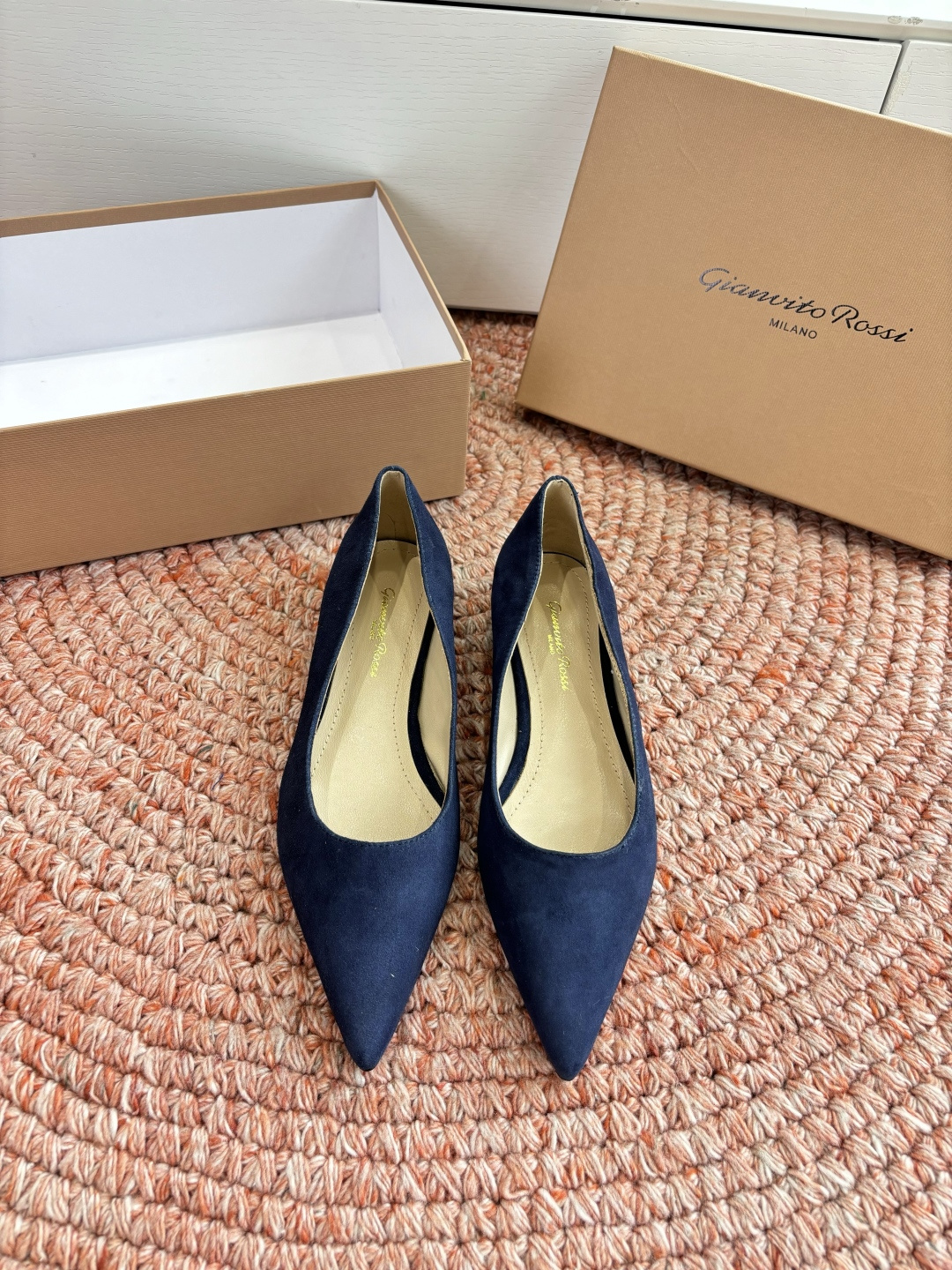 🌾G305😀GianvitoRossi吉安维托罗西 平底 系列经典粉色羊反绒皮&粉色小羊皮超级百搭的一款