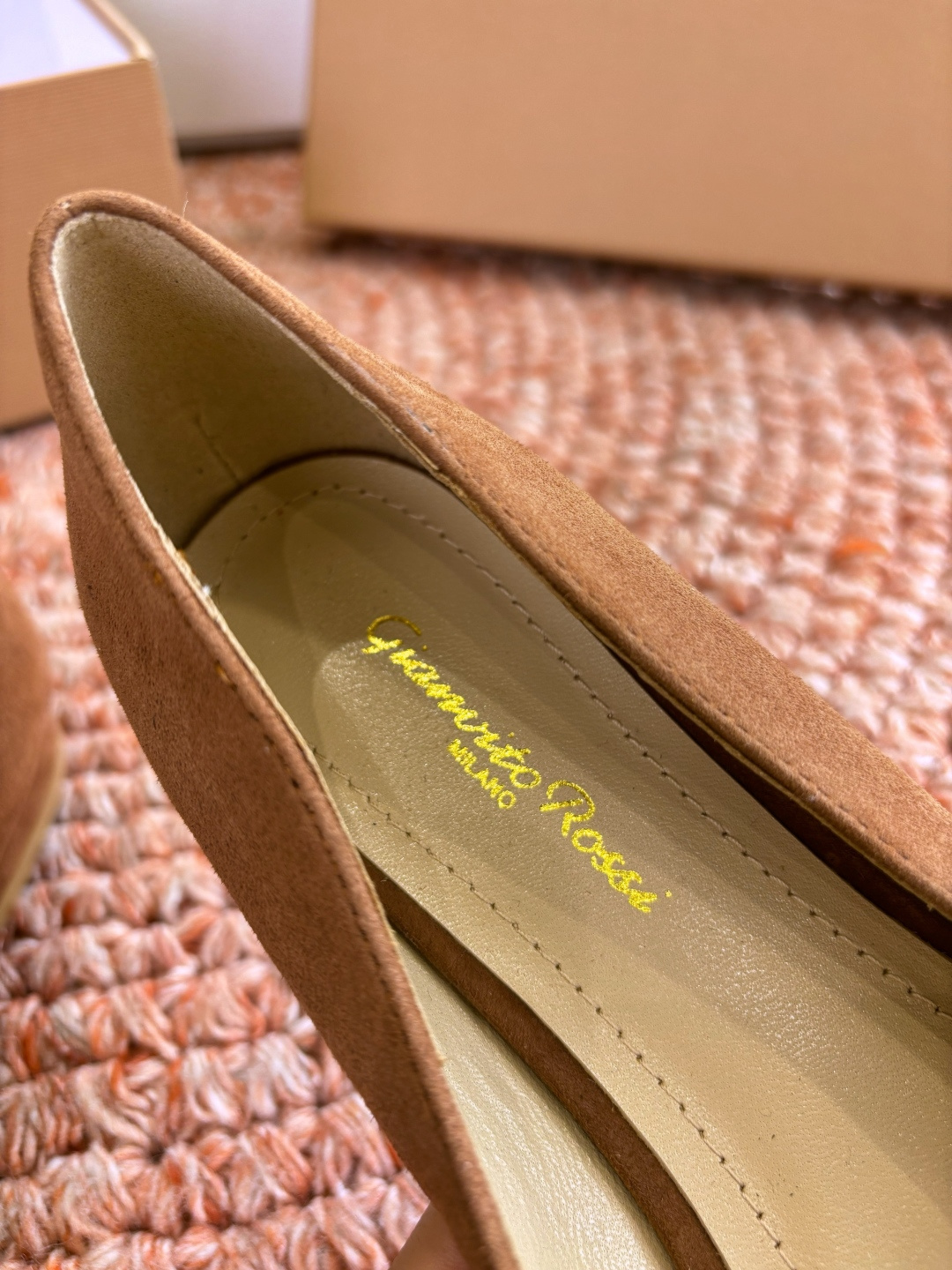 🌾G305😀GianvitoRossi吉安维托罗西 平底 系列经典粉色羊反绒皮&粉色小羊皮超级百搭的一款