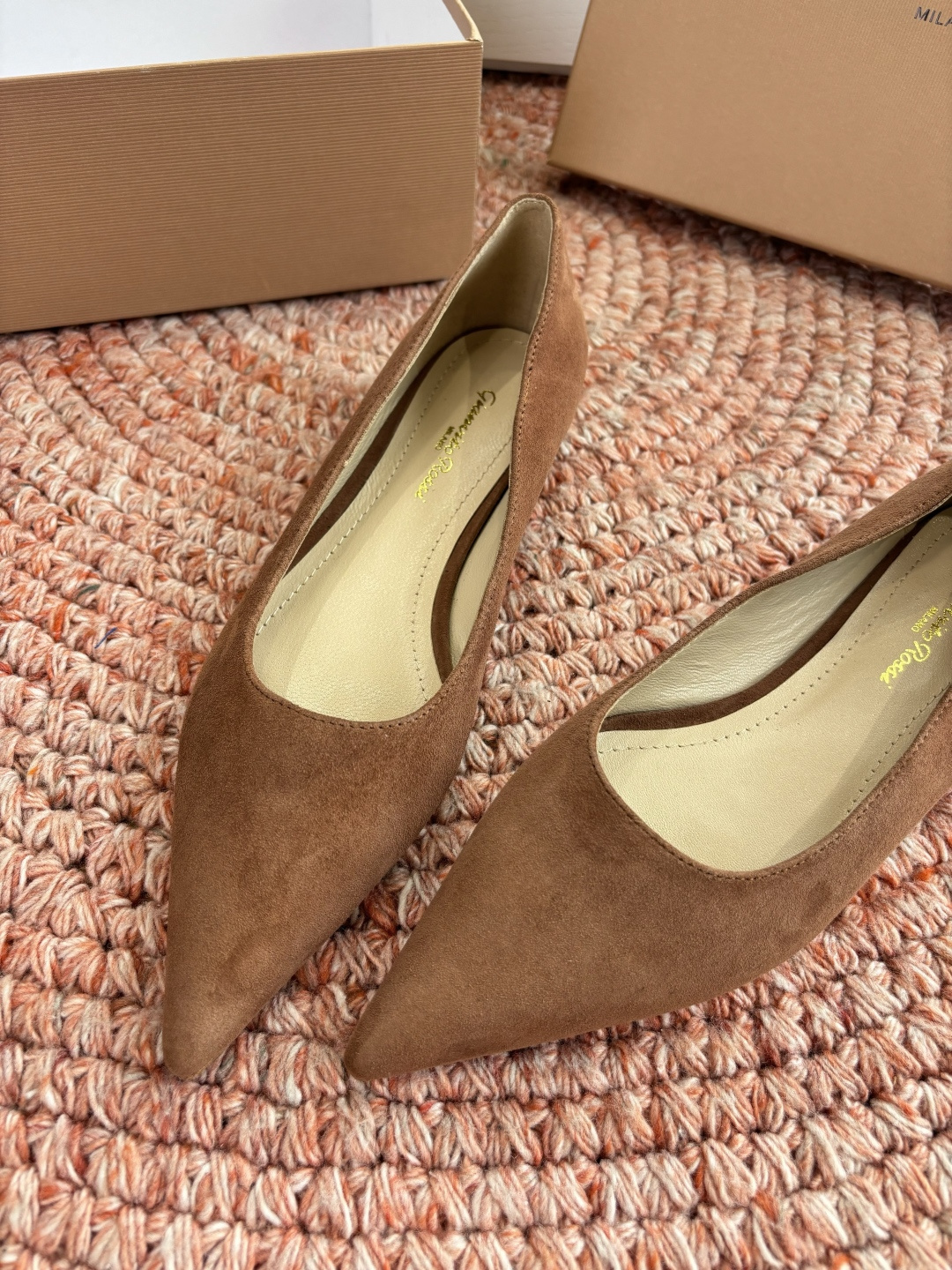 🌾G305😀GianvitoRossi吉安维托罗西 平底 系列经典粉色羊反绒皮&粉色小羊皮超级百搭的一款