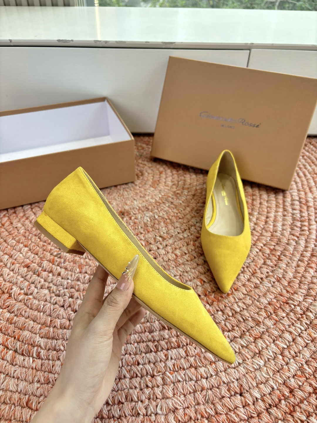 🌾G305😀GianvitoRossi吉安维托罗西 平底 系列经典粉色羊反绒皮&粉色小羊皮超级百搭的一款