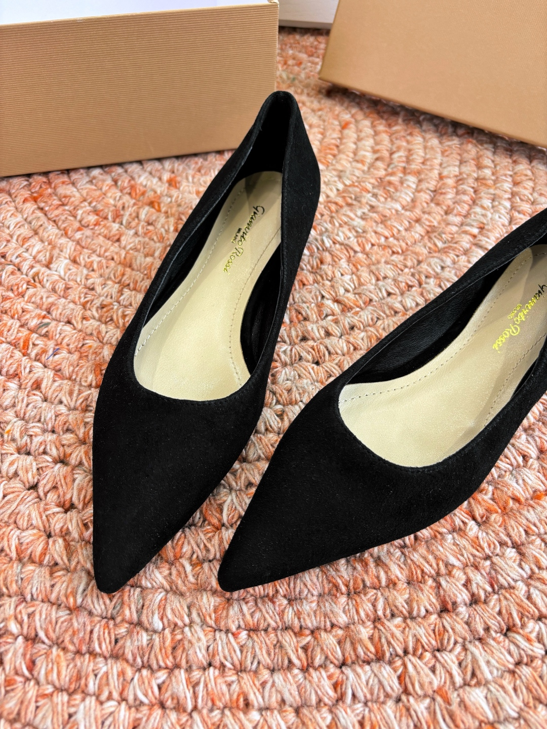 🌾G305😀GianvitoRossi吉安维托罗西 平底 系列经典粉色羊反绒皮&粉色小羊皮超级百搭的一款