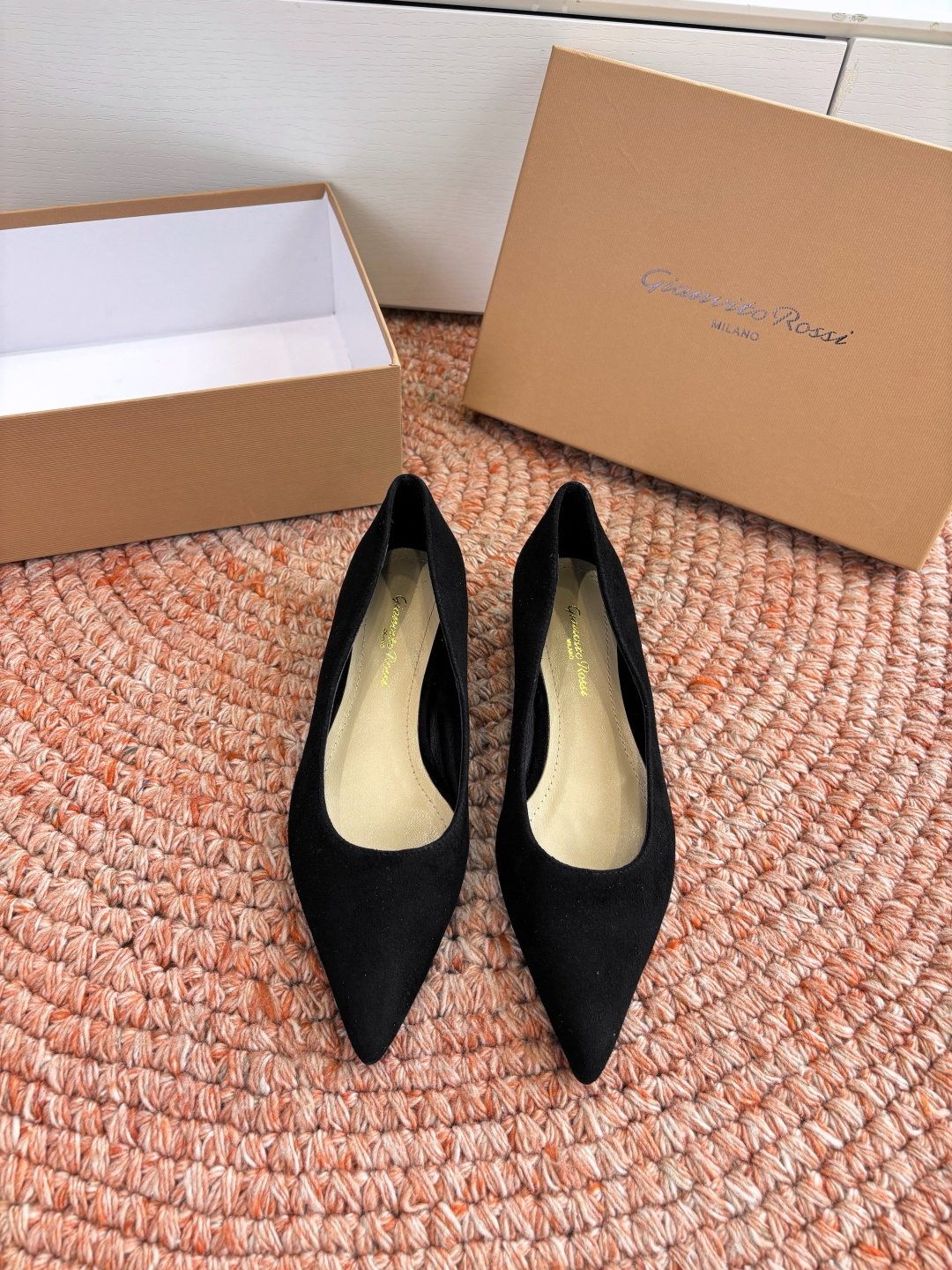 🌾G305😀GianvitoRossi吉安维托罗西 平底 系列经典粉色羊反绒皮&粉色小羊皮超级百搭的一款