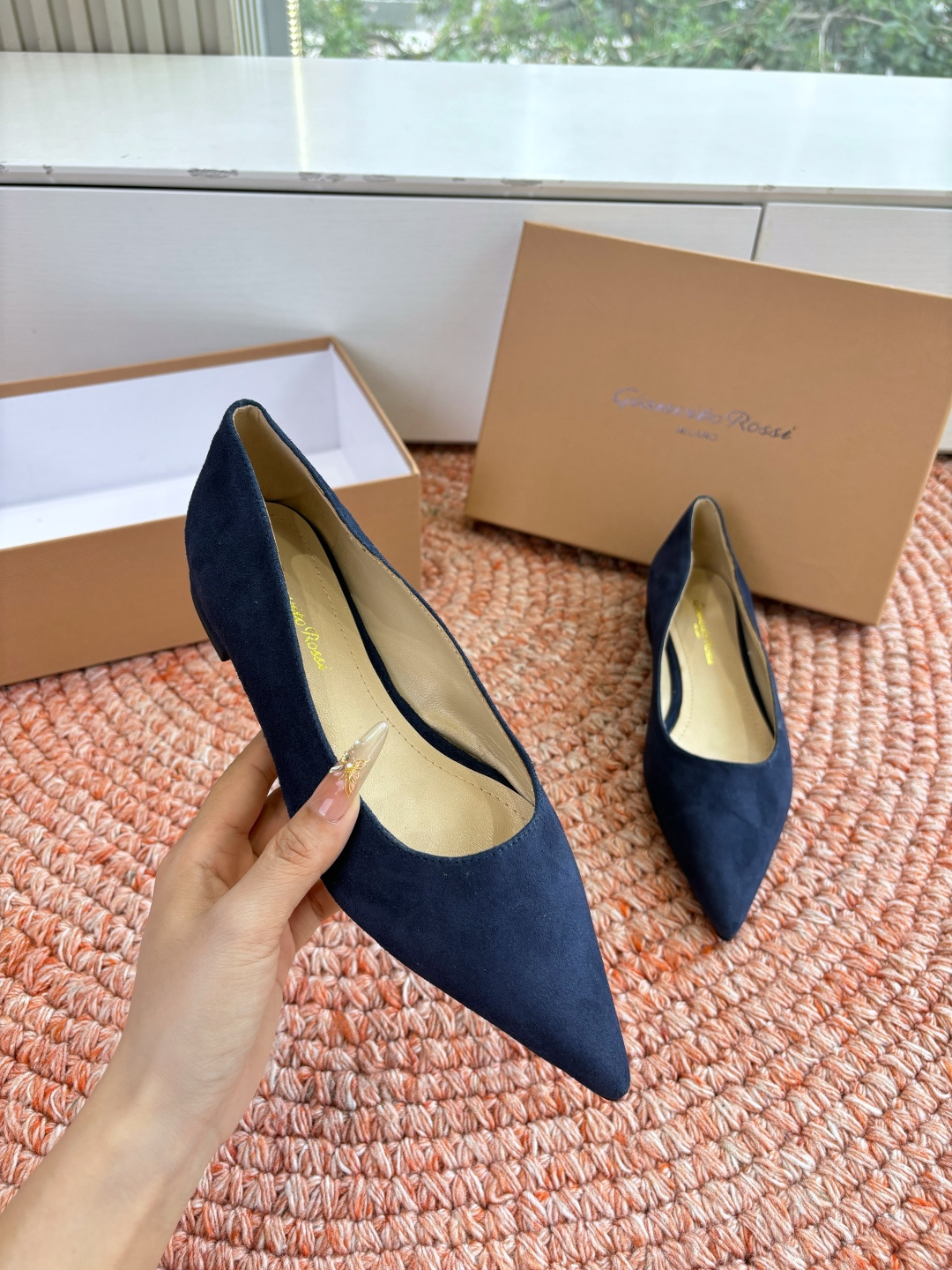 🌾G305😀GianvitoRossi吉安维托罗西 平底 系列经典粉色羊反绒皮&粉色小羊皮超级百搭的一款