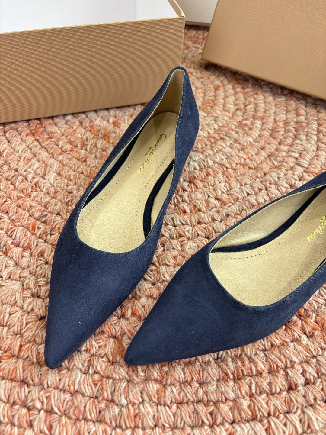 🌾G305😀GianvitoRossi吉安维托罗西 平底 系列经典粉色羊反绒皮&粉色小羊皮超级百搭的一款