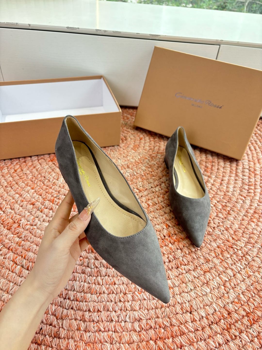 🌾G305😀GianvitoRossi吉安维托罗西 平底 系列经典粉色羊反绒皮&粉色小羊皮超级百搭的一款