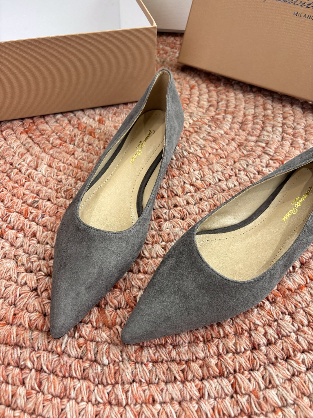 🌾G305😀GianvitoRossi吉安维托罗西 平底 系列经典粉色羊反绒皮&粉色小羊皮超级百搭的一款