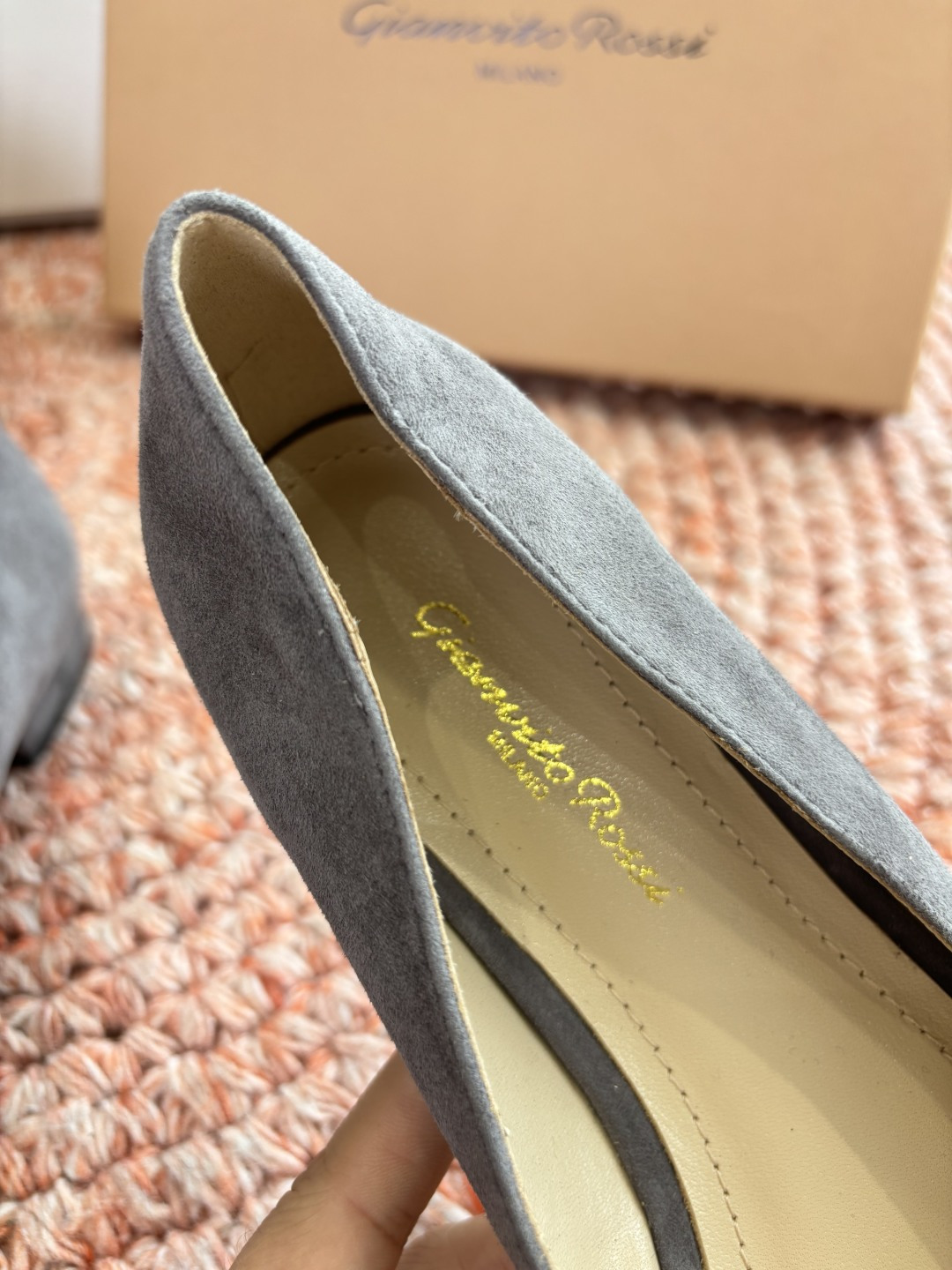 🌾G305😀GianvitoRossi吉安维托罗西 平底 系列经典粉色羊反绒皮&粉色小羊皮超级百搭的一款