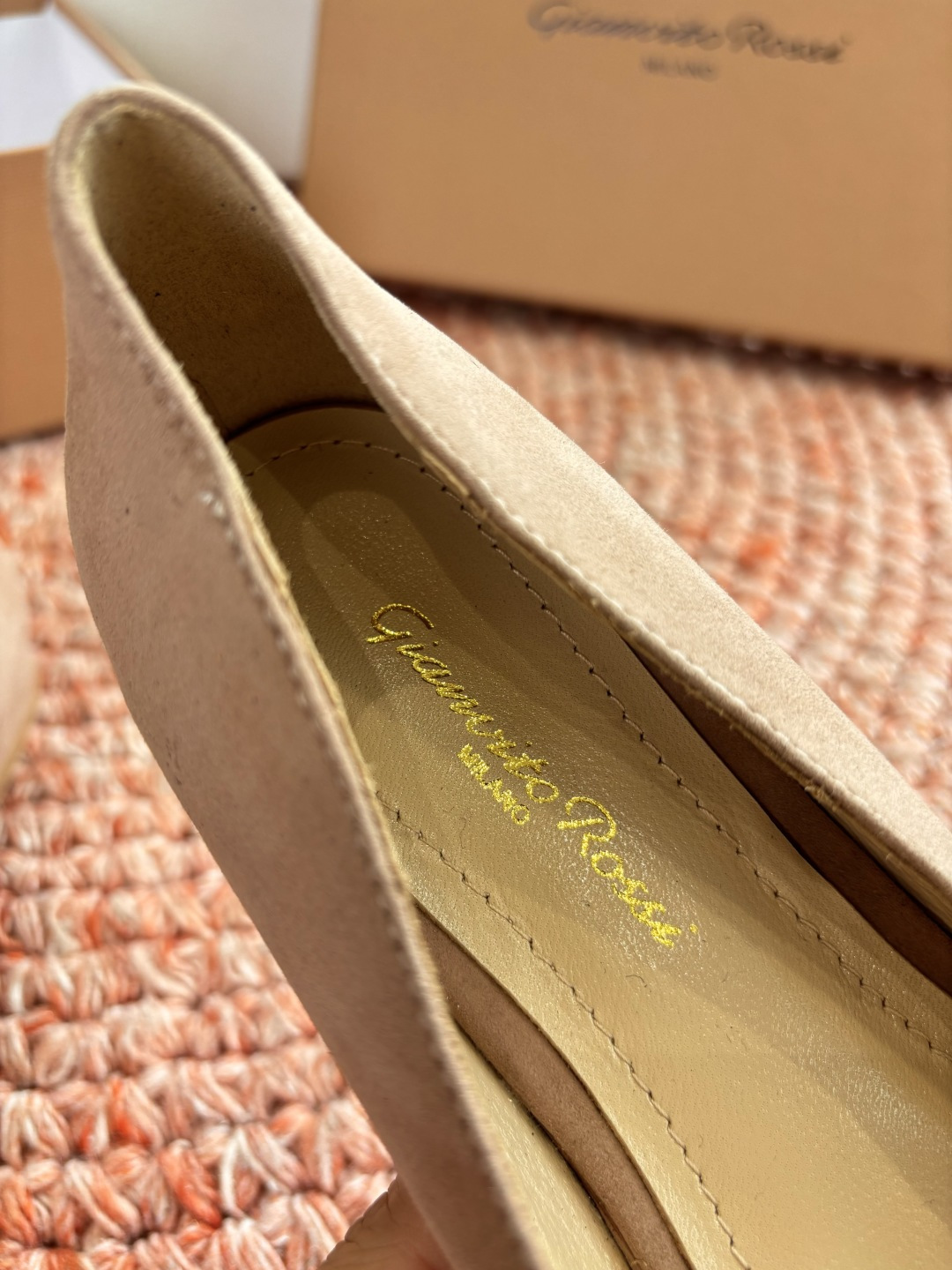 🌾G305😀GianvitoRossi吉安维托罗西 平底 系列经典粉色羊反绒皮&粉色小羊皮超级百搭的一款