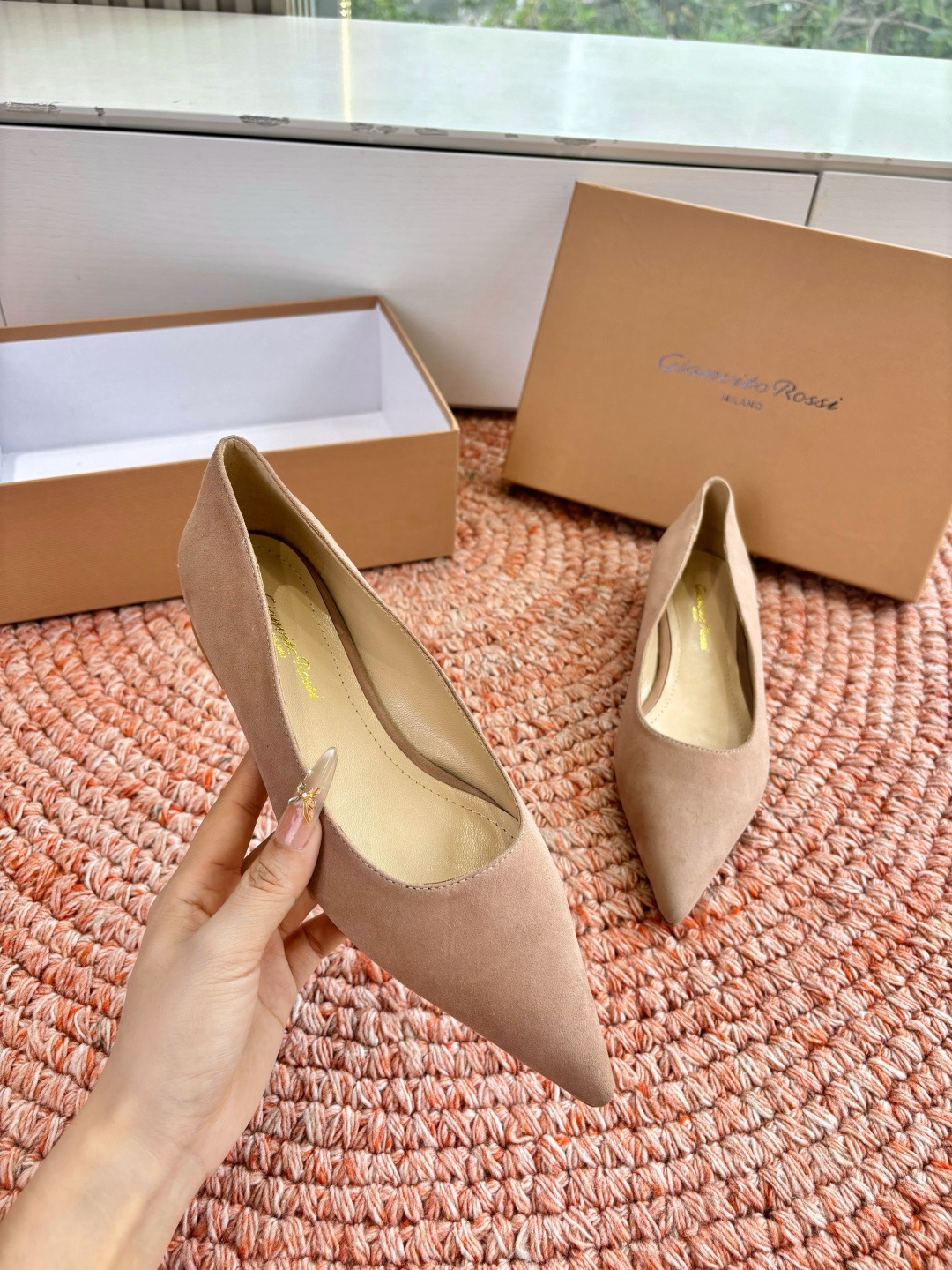 🌾G305😀GianvitoRossi吉安维托罗西 平底 系列经典粉色羊反绒皮&粉色小羊皮超级百搭的一款