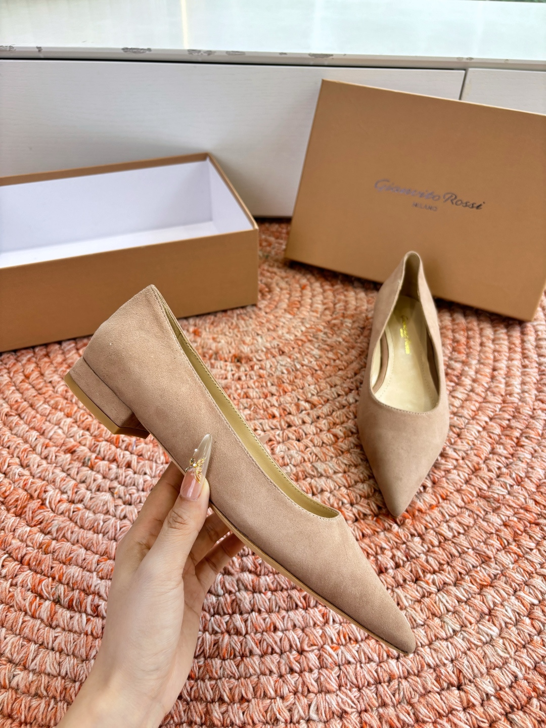 🌾G305😀GianvitoRossi吉安维托罗西 平底 系列经典粉色羊反绒皮&粉色小羊皮超级百搭的一款