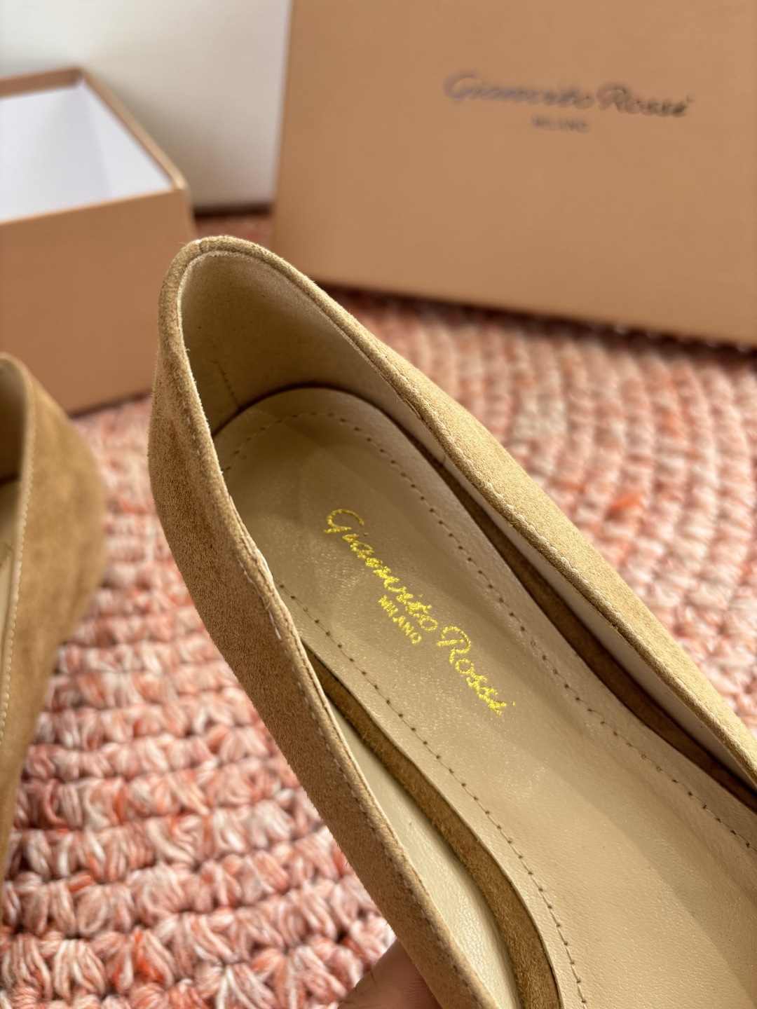 🌾G305😀GianvitoRossi吉安维托罗西 平底 系列经典粉色羊反绒皮&粉色小羊皮超级百搭的一款