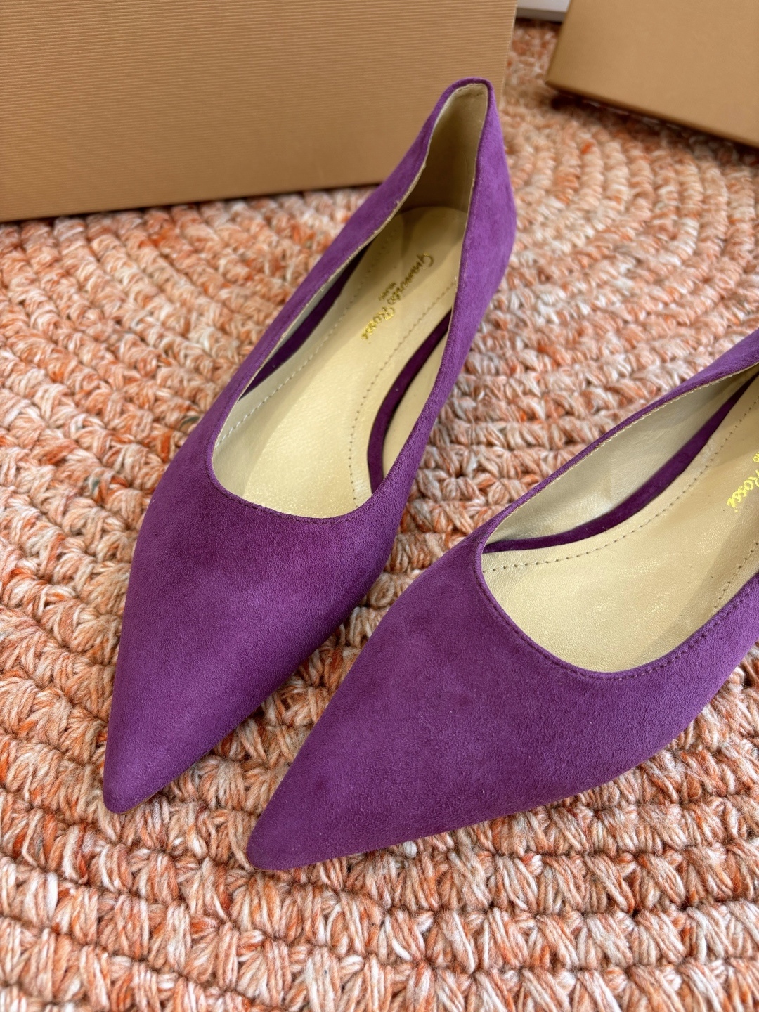 🌾G305😀GianvitoRossi吉安维托罗西 平底 系列经典粉色羊反绒皮&粉色小羊皮超级百搭的一款