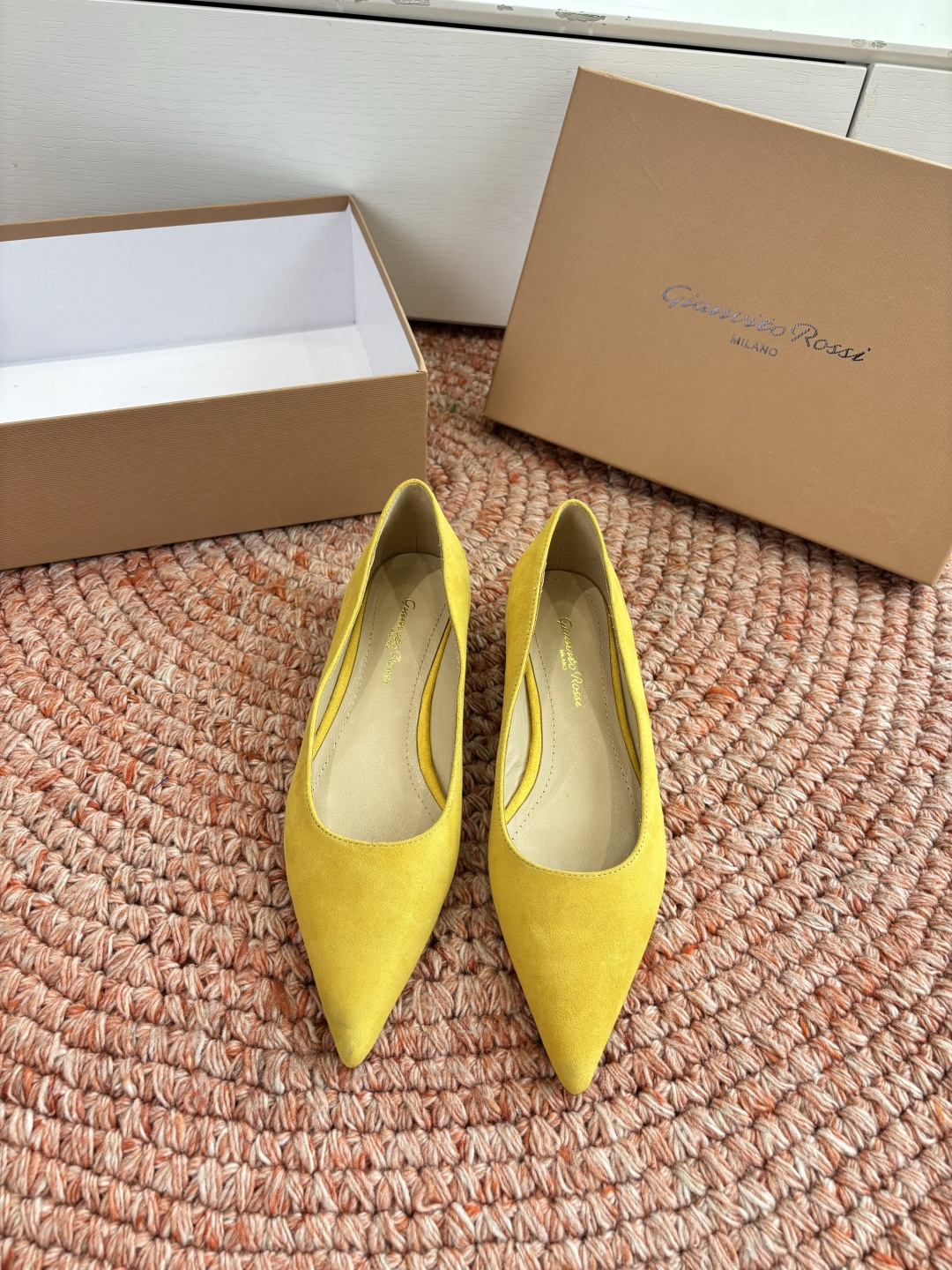 🌾G305😀GianvitoRossi吉安维托罗西 平底 系列经典粉色羊反绒皮&粉色小羊皮超级百搭的一款