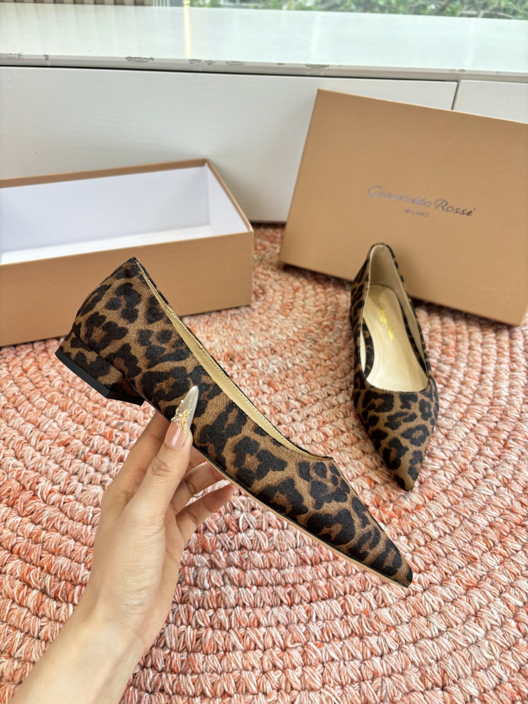 🌾G305😀GianvitoRossi吉安维托罗西 平底 系列经典粉色羊反绒皮&粉色小羊皮超级百搭的一款