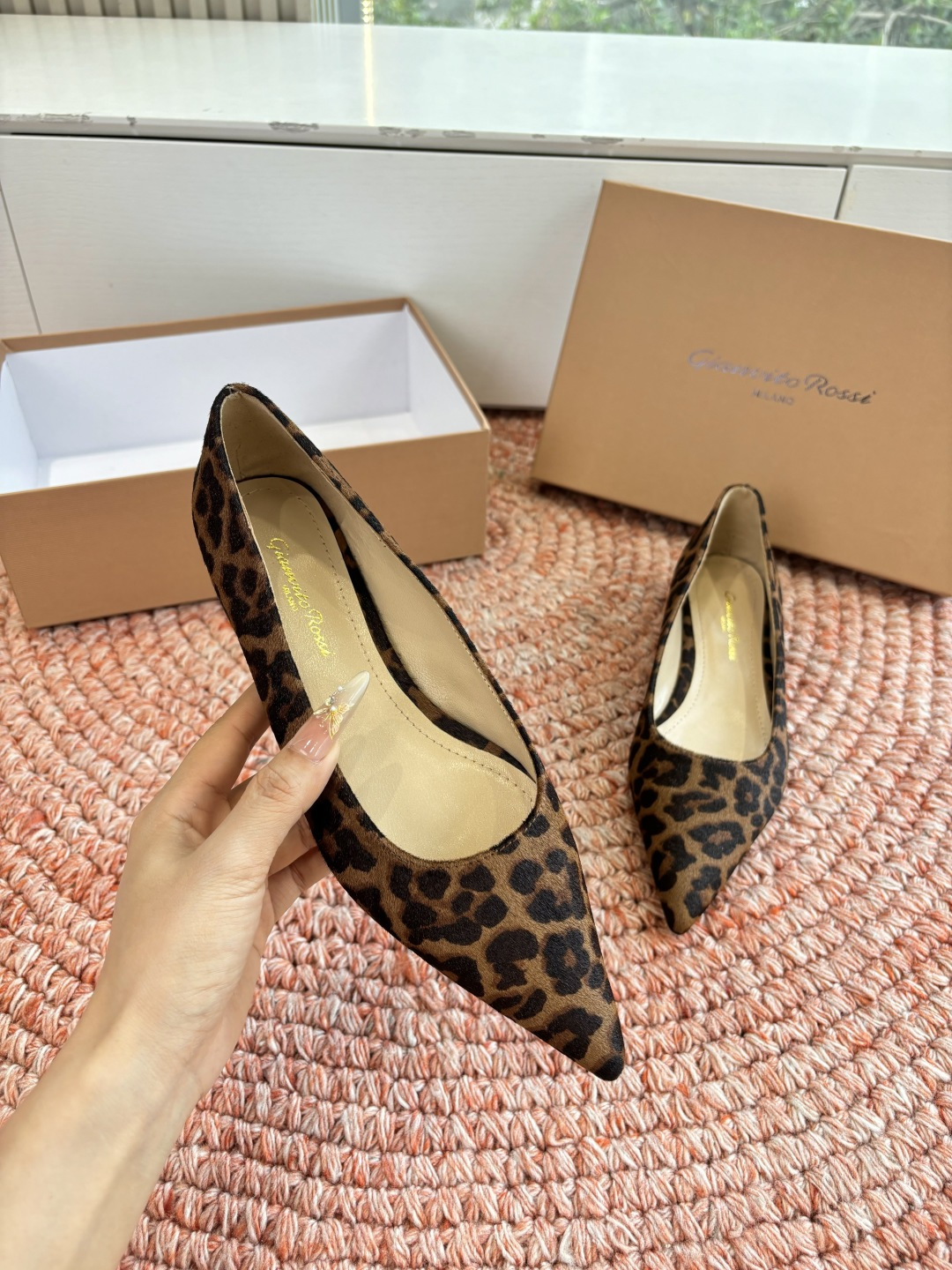 🌾G305😀GianvitoRossi吉安维托罗西 平底 系列经典粉色羊反绒皮&粉色小羊皮超级百搭的一款