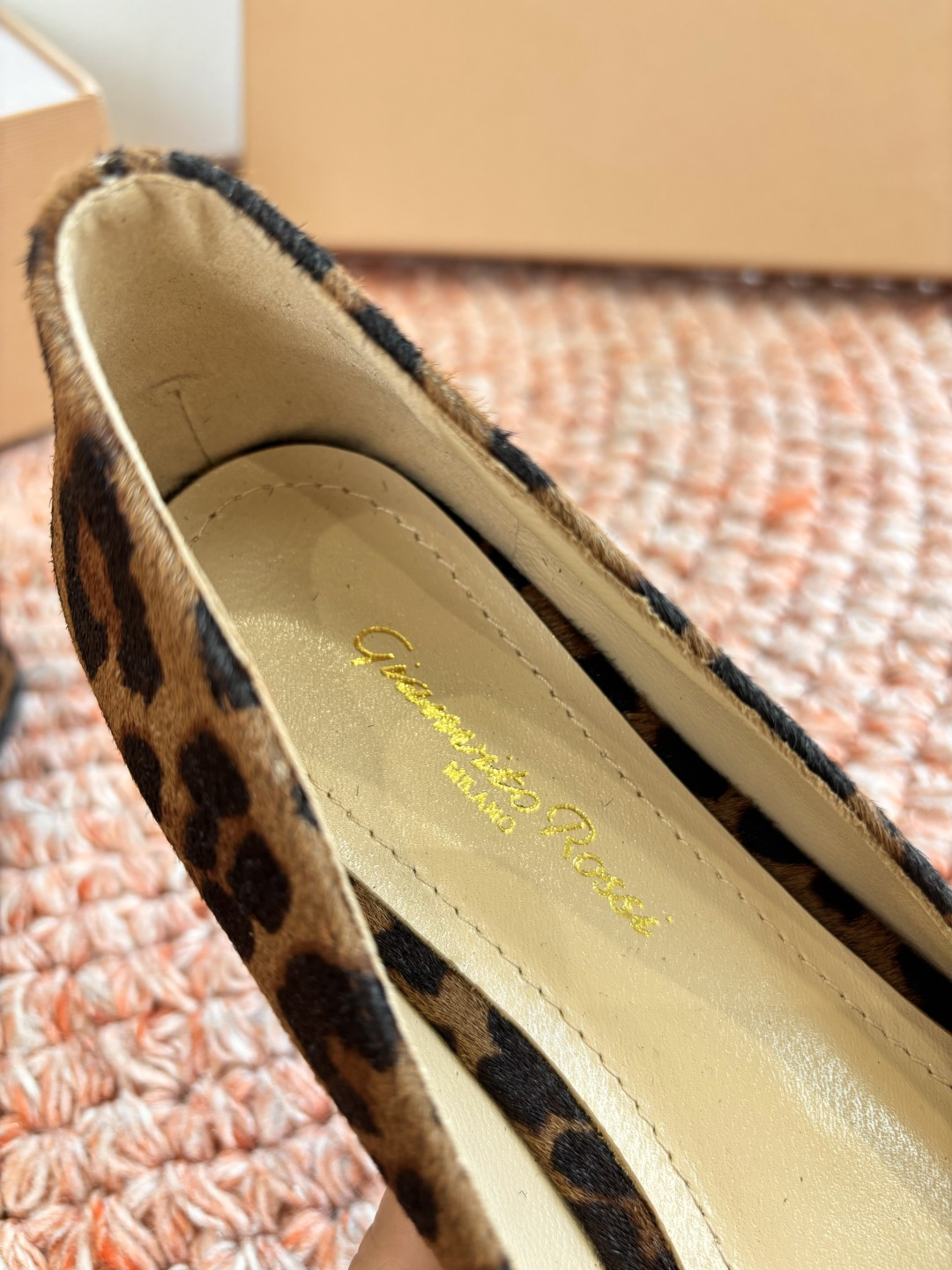 🌾G305😀GianvitoRossi吉安维托罗西 平底 系列经典粉色羊反绒皮&粉色小羊皮超级百搭的一款