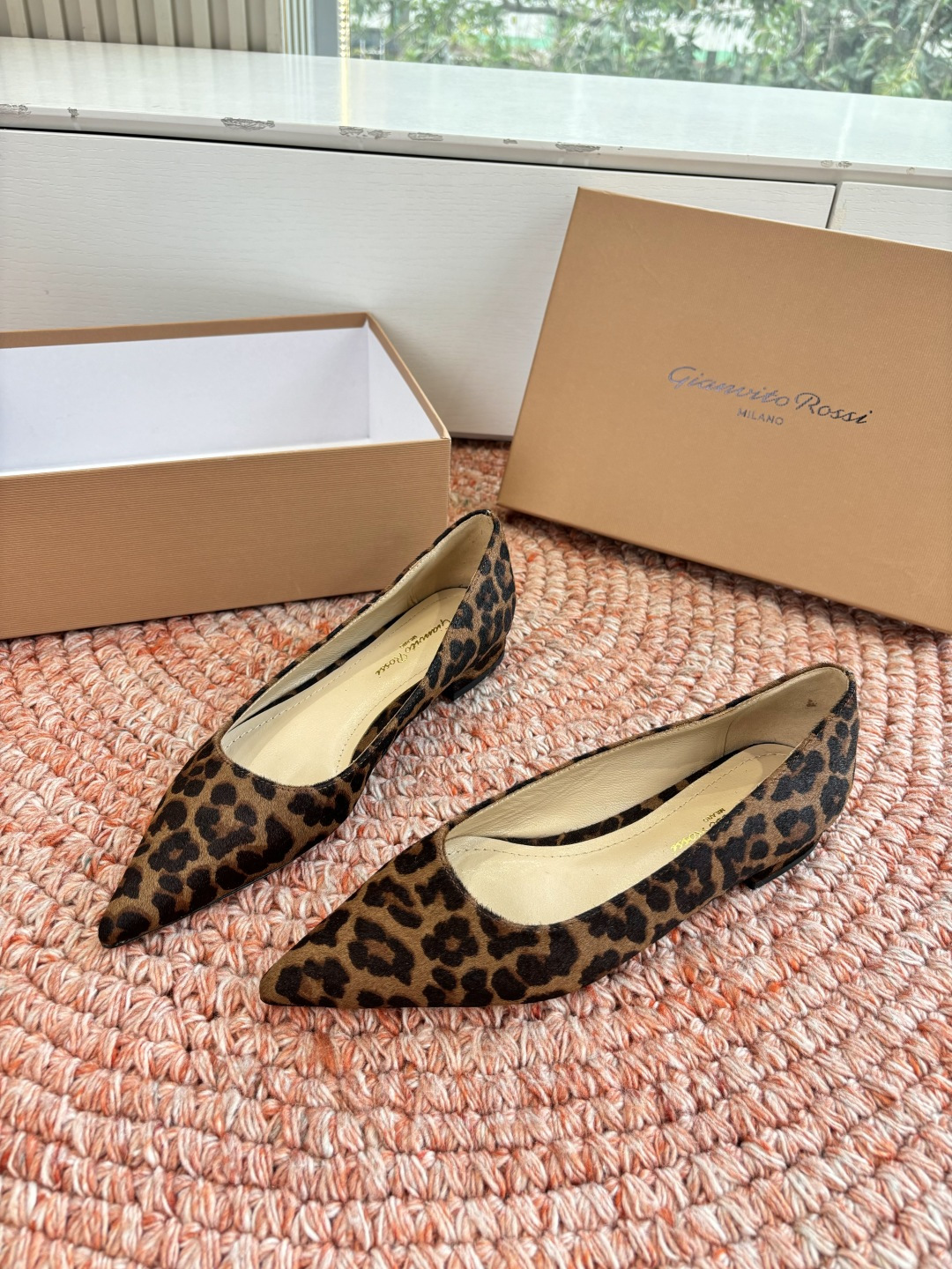 🌾G305😀GianvitoRossi吉安维托罗西 平底 系列经典粉色羊反绒皮&粉色小羊皮超级百搭的一款