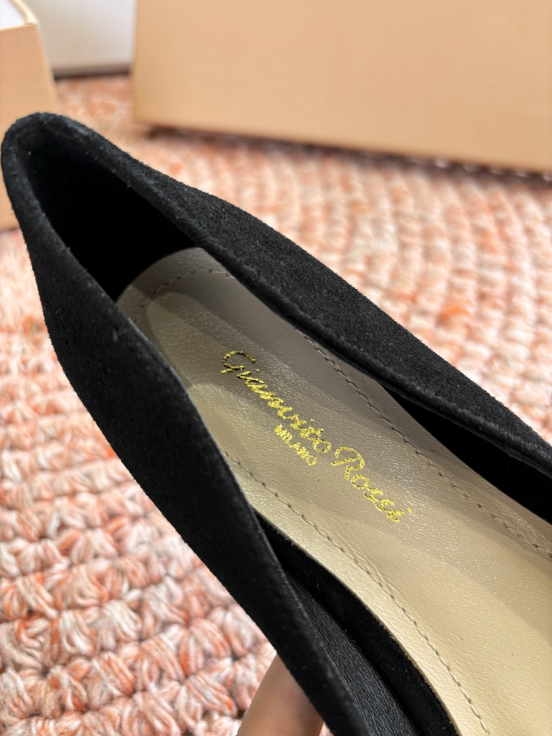 🌾G305😀GianvitoRossi吉安维托罗西 平底 系列经典粉色羊反绒皮&粉色小羊皮超级百搭的一款