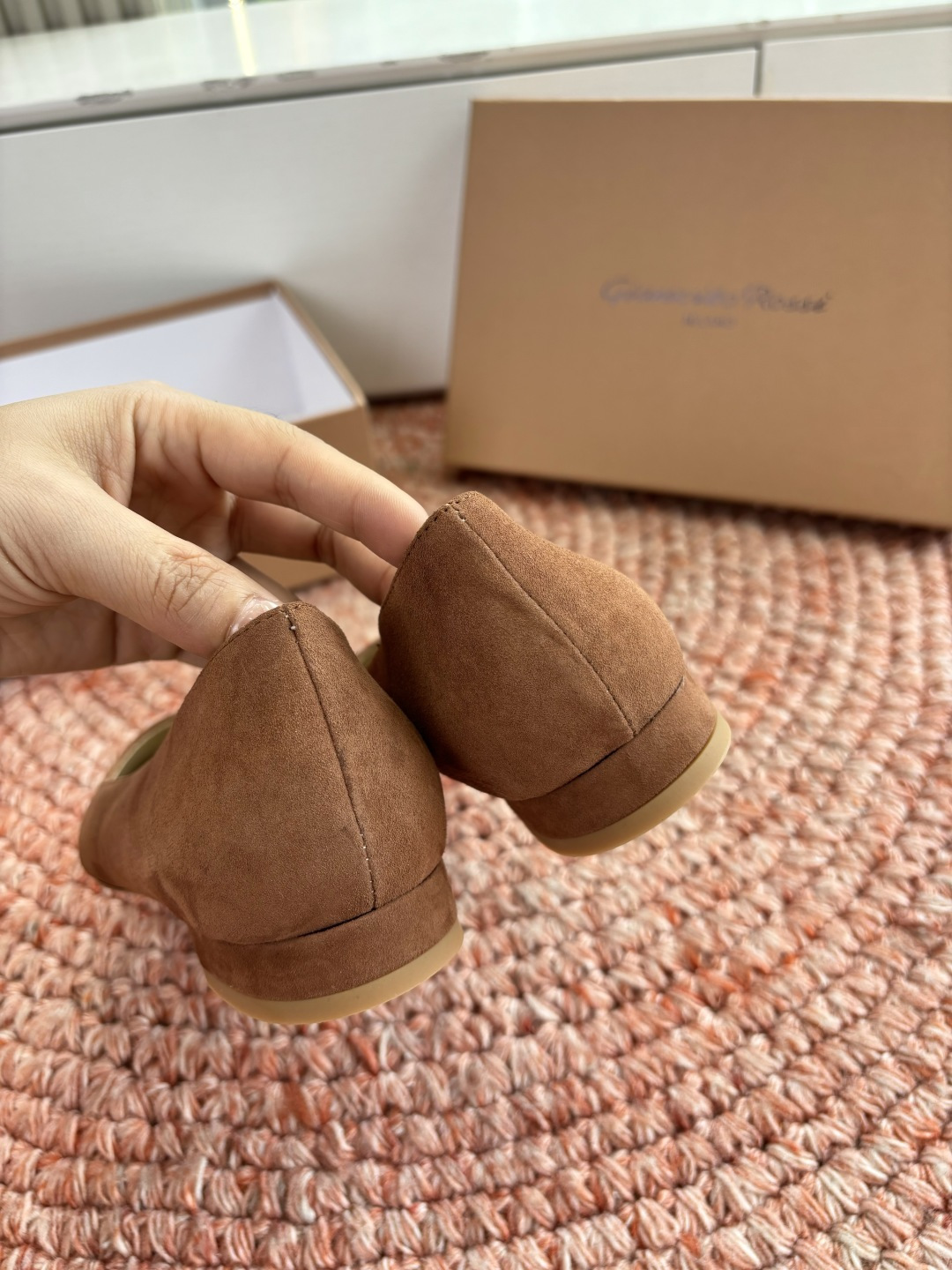 🌾G305😀GianvitoRossi吉安维托罗西 平底 系列经典粉色羊反绒皮&粉色小羊皮超级百搭的一款