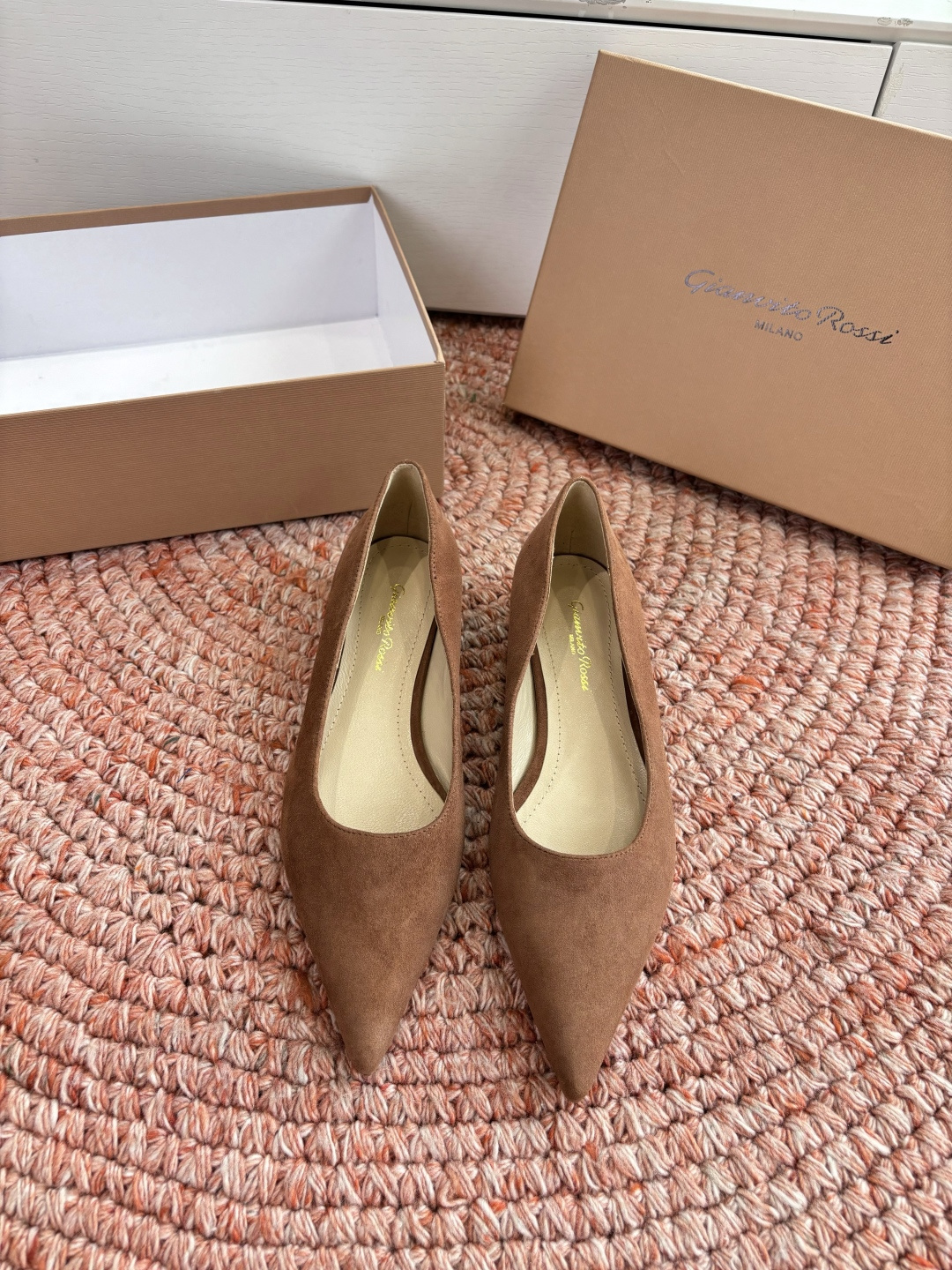 🌾G305😀GianvitoRossi吉安维托罗西 平底 系列经典粉色羊反绒皮&粉色小羊皮超级百搭的一款