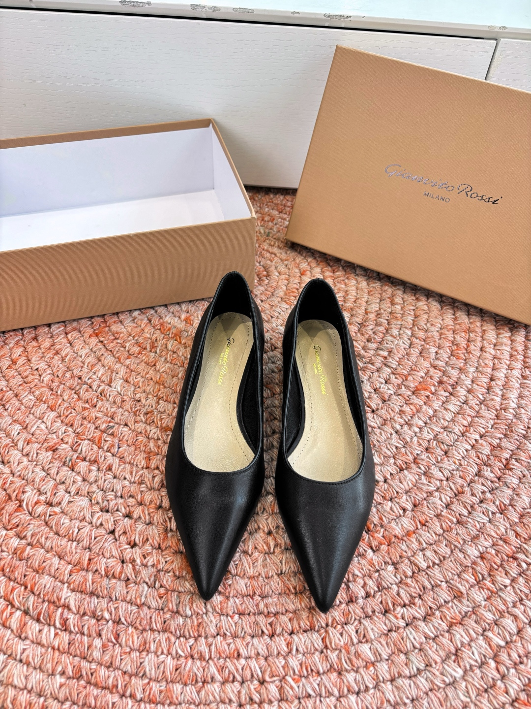 🌾G305😀GianvitoRossi吉安维托罗西 平底 系列经典粉色羊反绒皮&粉色小羊皮超级百搭的一款