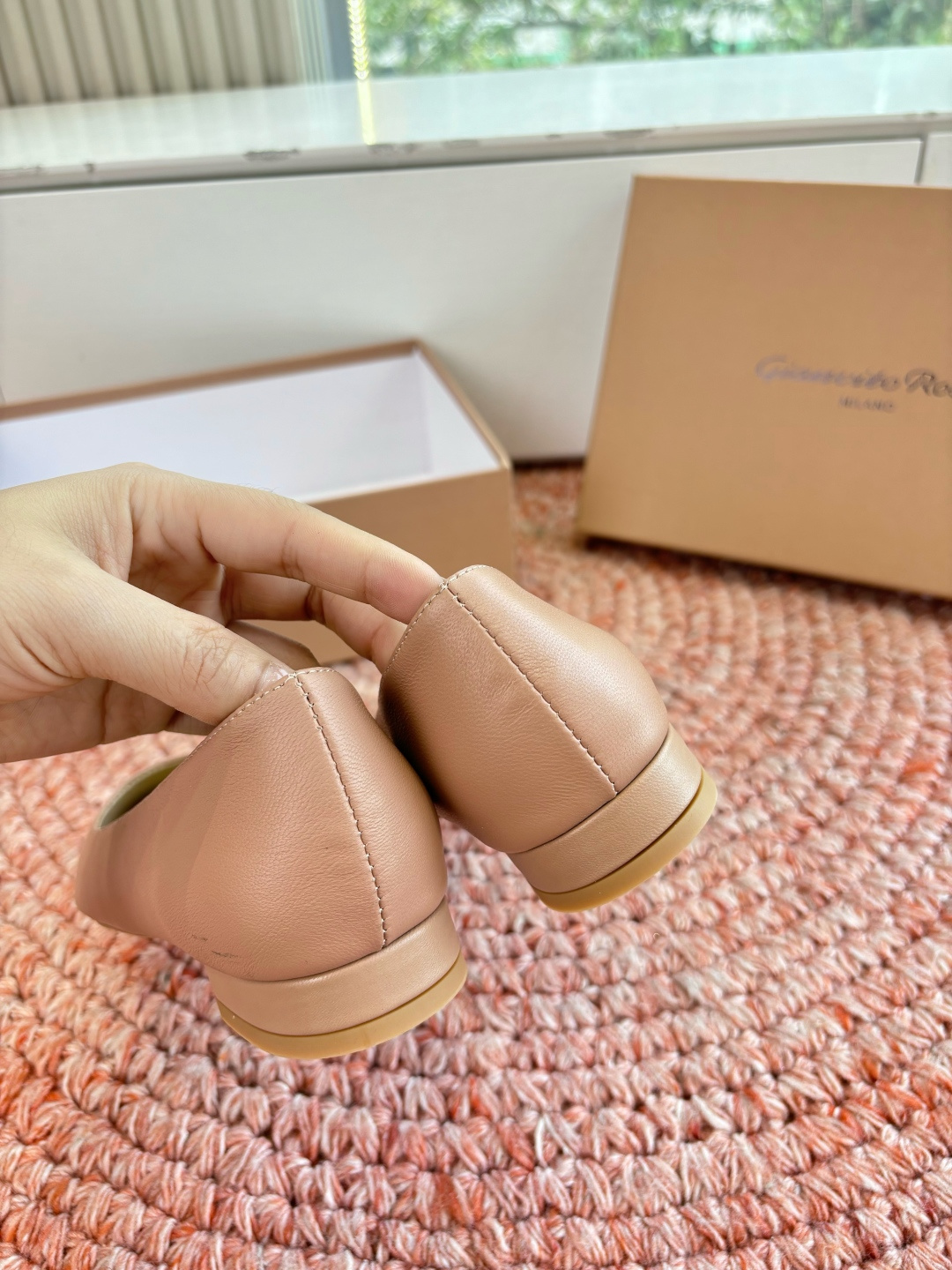 🌾G305😀GianvitoRossi吉安维托罗西 平底 系列经典粉色羊反绒皮&粉色小羊皮超级百搭的一款