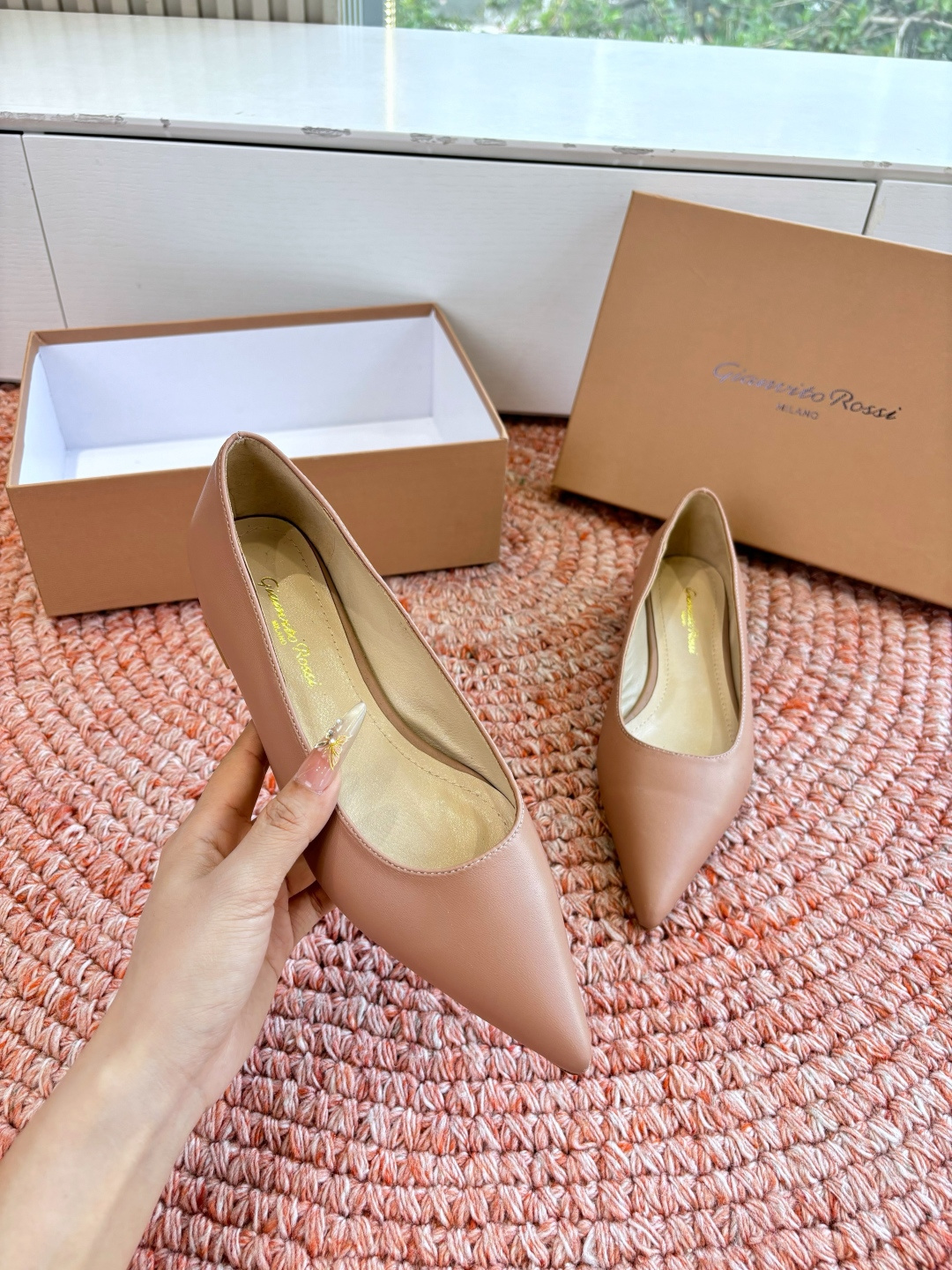 🌾G305😀GianvitoRossi吉安维托罗西 平底 系列经典粉色羊反绒皮&粉色小羊皮超级百搭的一款