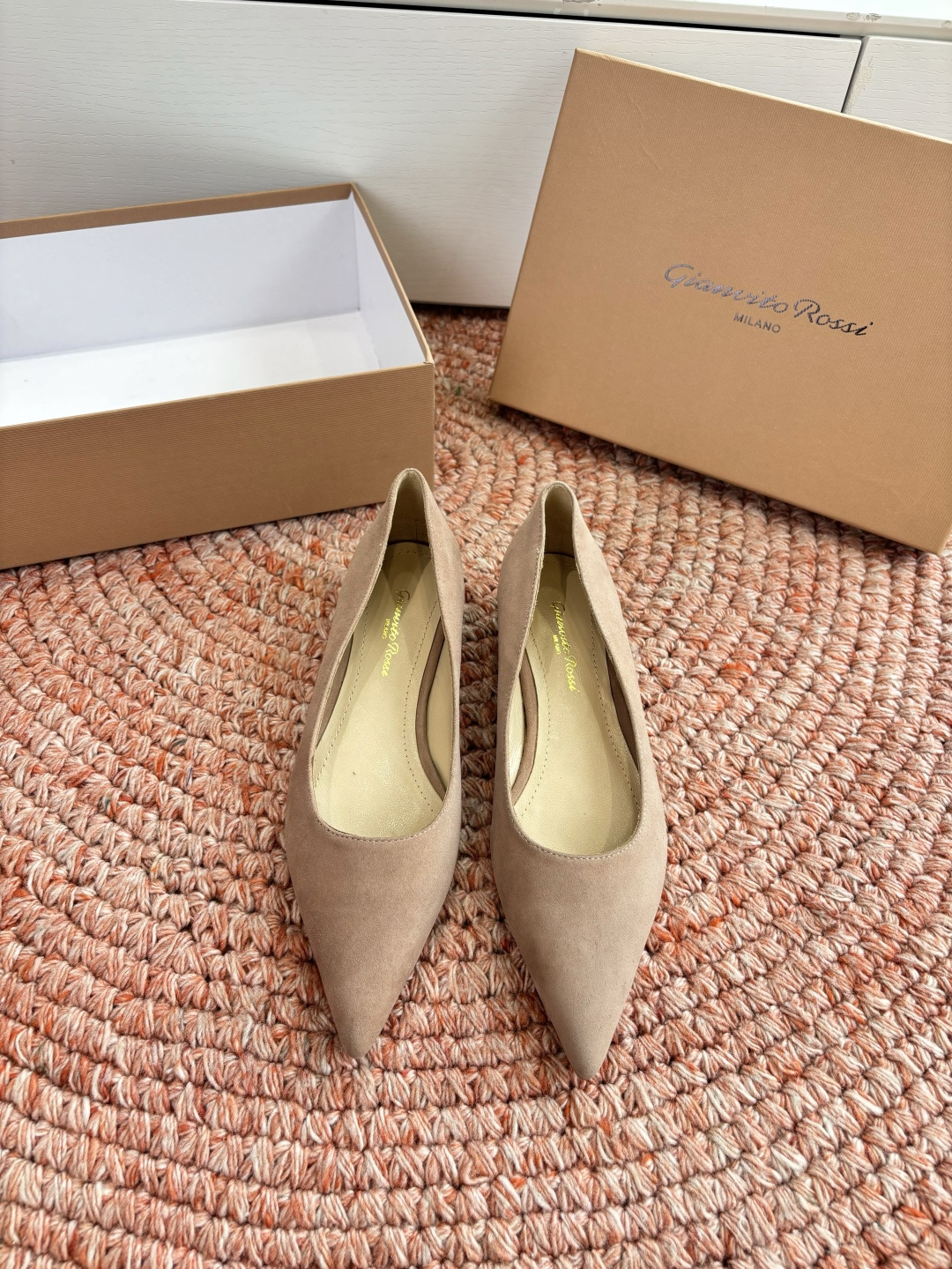 🌾G305😀GianvitoRossi吉安维托罗西 平底 系列经典粉色羊反绒皮&粉色小羊皮超级百搭的一款