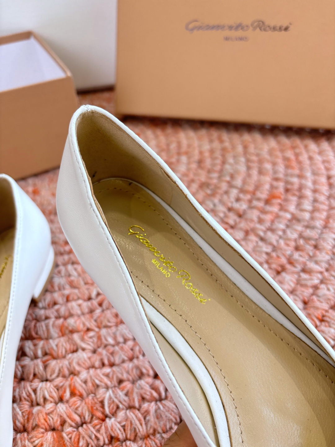 🌾G305😀GianvitoRossi吉安维托罗西 平底 系列经典粉色羊反绒皮&粉色小羊皮超级百搭的一款