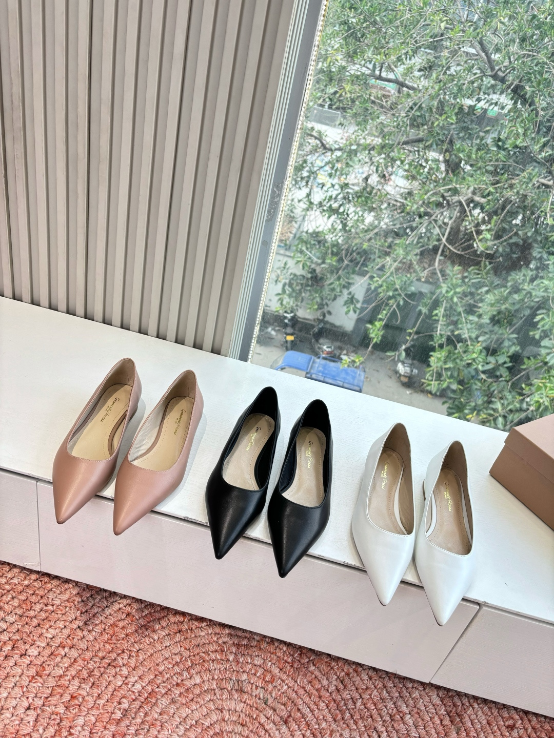 🌾G305😀GianvitoRossi吉安维托罗西 平底 系列经典粉色羊反绒皮&粉色小羊皮超级百搭的一款