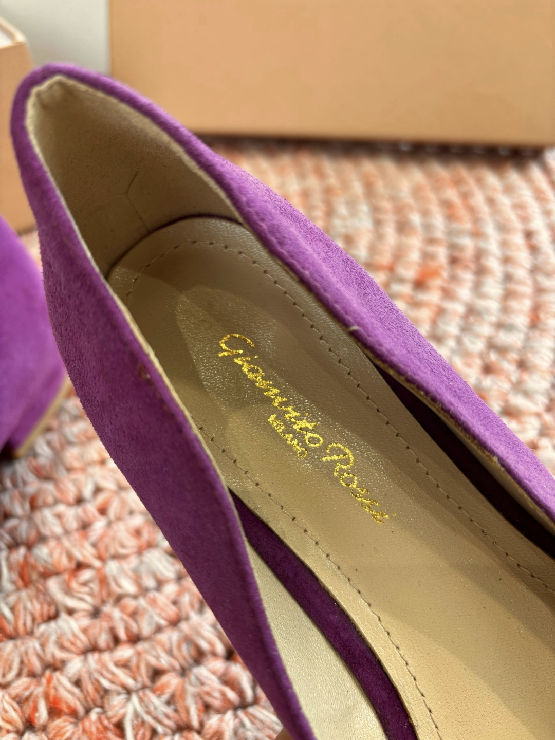 🌾G305😀GianvitoRossi吉安维托罗西 平底 系列经典粉色羊反绒皮&粉色小羊皮超级百搭的一款