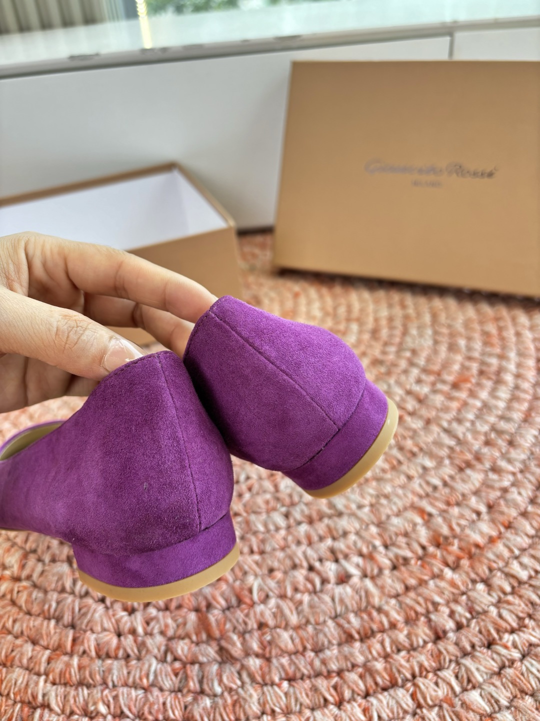 🌾G305😀GianvitoRossi吉安维托罗西 平底 系列经典粉色羊反绒皮&粉色小羊皮超级百搭的一款