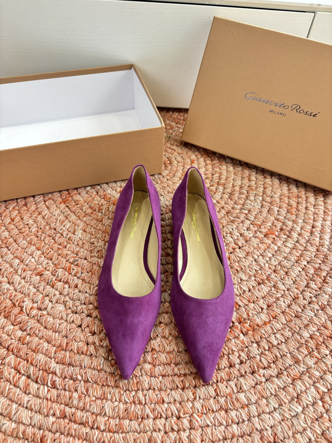 🌾G305😀GianvitoRossi吉安维托罗西 平底 系列经典粉色羊反绒皮&粉色小羊皮超级百搭的一款