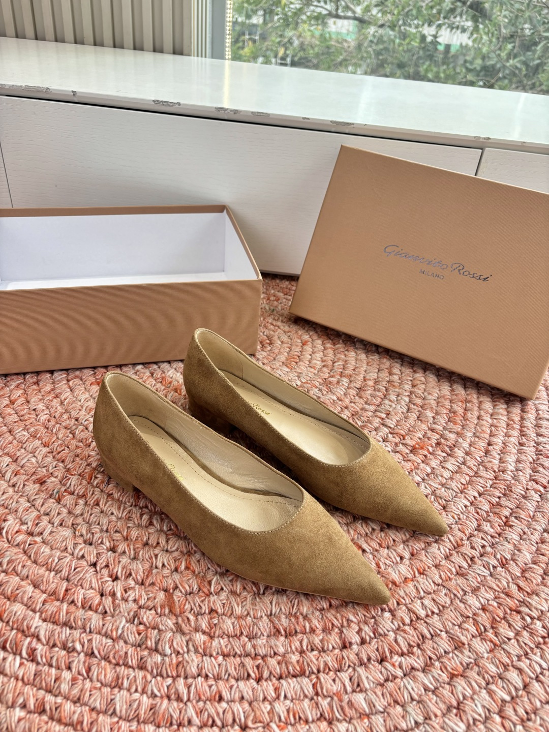 🌾G305😀GianvitoRossi吉安维托罗西 平底 系列经典粉色羊反绒皮&粉色小羊皮超级百搭的一款