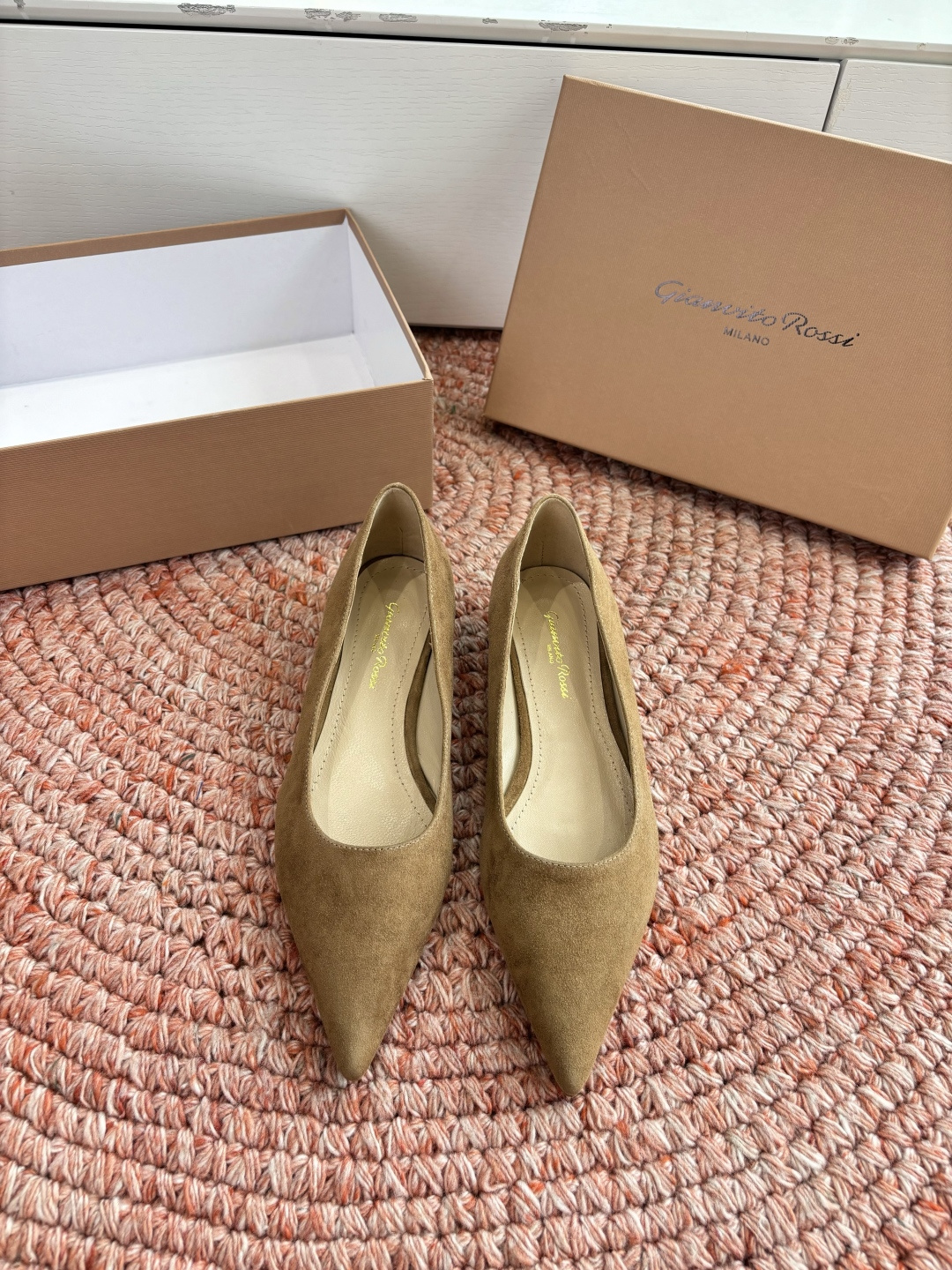 🌾G305😀GianvitoRossi吉安维托罗西 平底 系列经典粉色羊反绒皮&粉色小羊皮超级百搭的一款