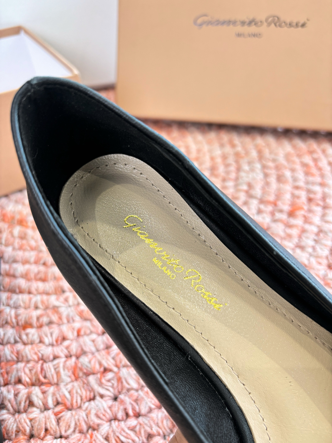 🌾G305😀GianvitoRossi吉安维托罗西 平底 系列经典粉色羊反绒皮&粉色小羊皮超级百搭的一款