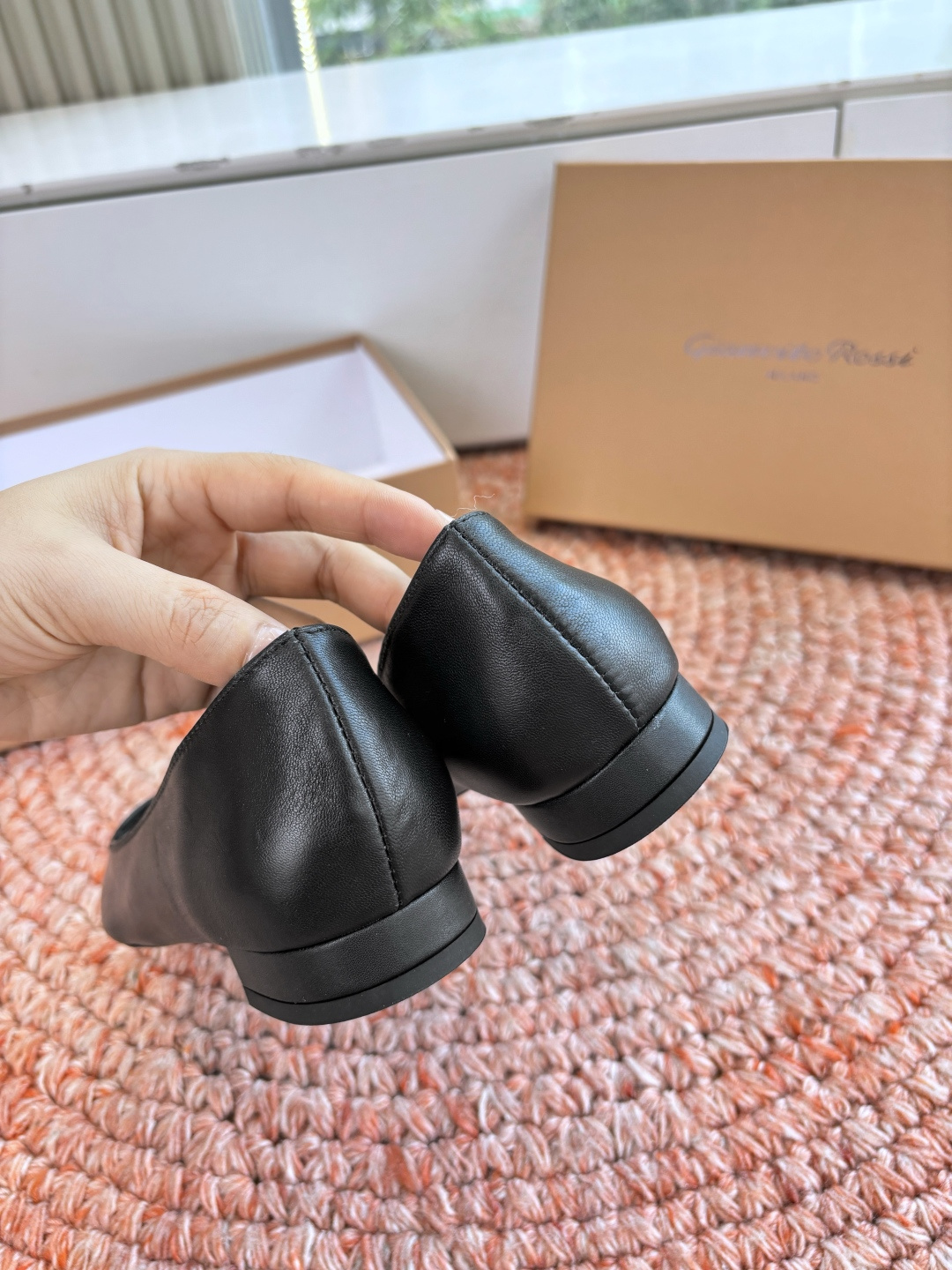 🌾G305😀GianvitoRossi吉安维托罗西 平底 系列经典粉色羊反绒皮&粉色小羊皮超级百搭的一款